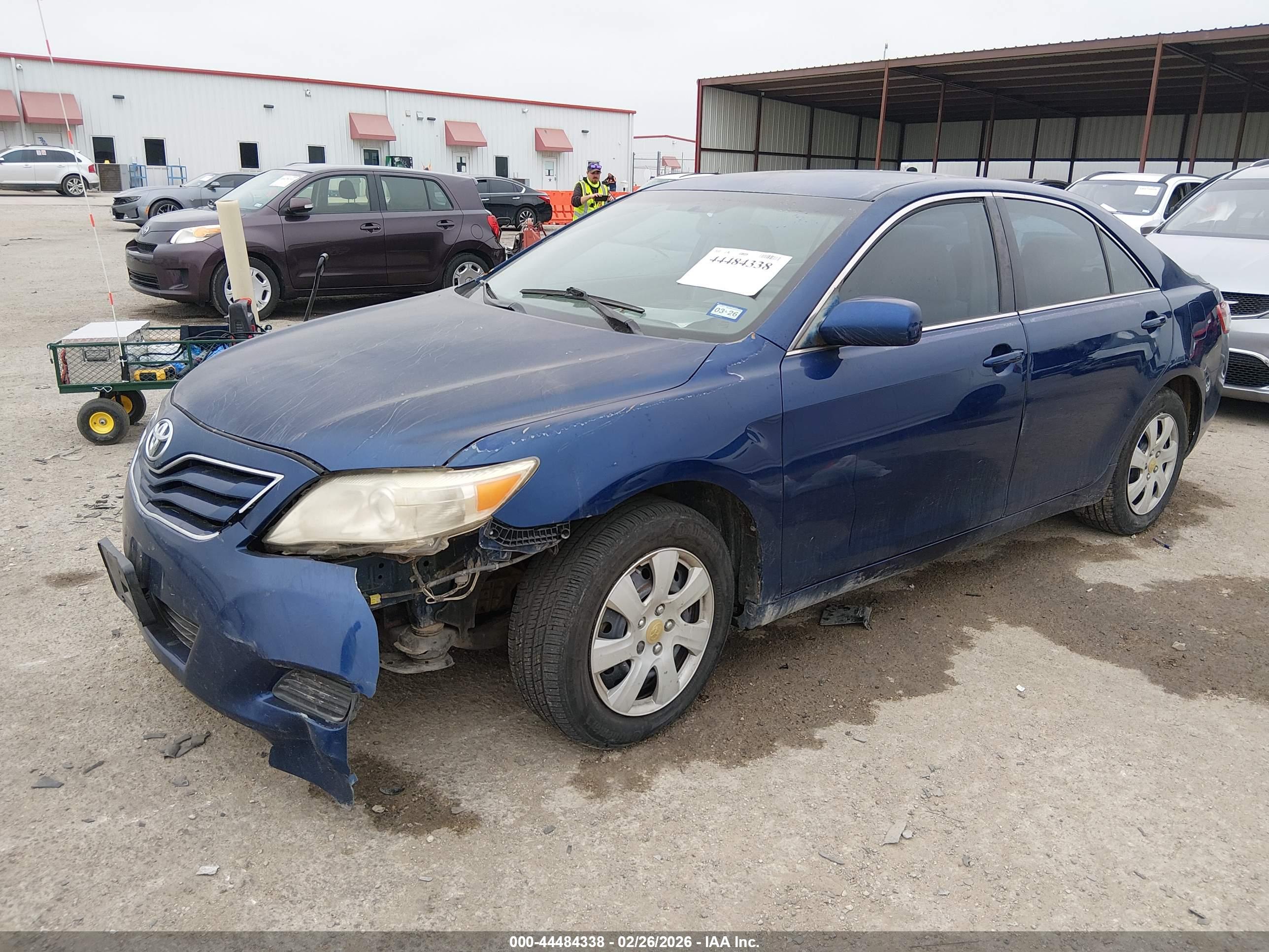TOYOTA CAMRY image 2