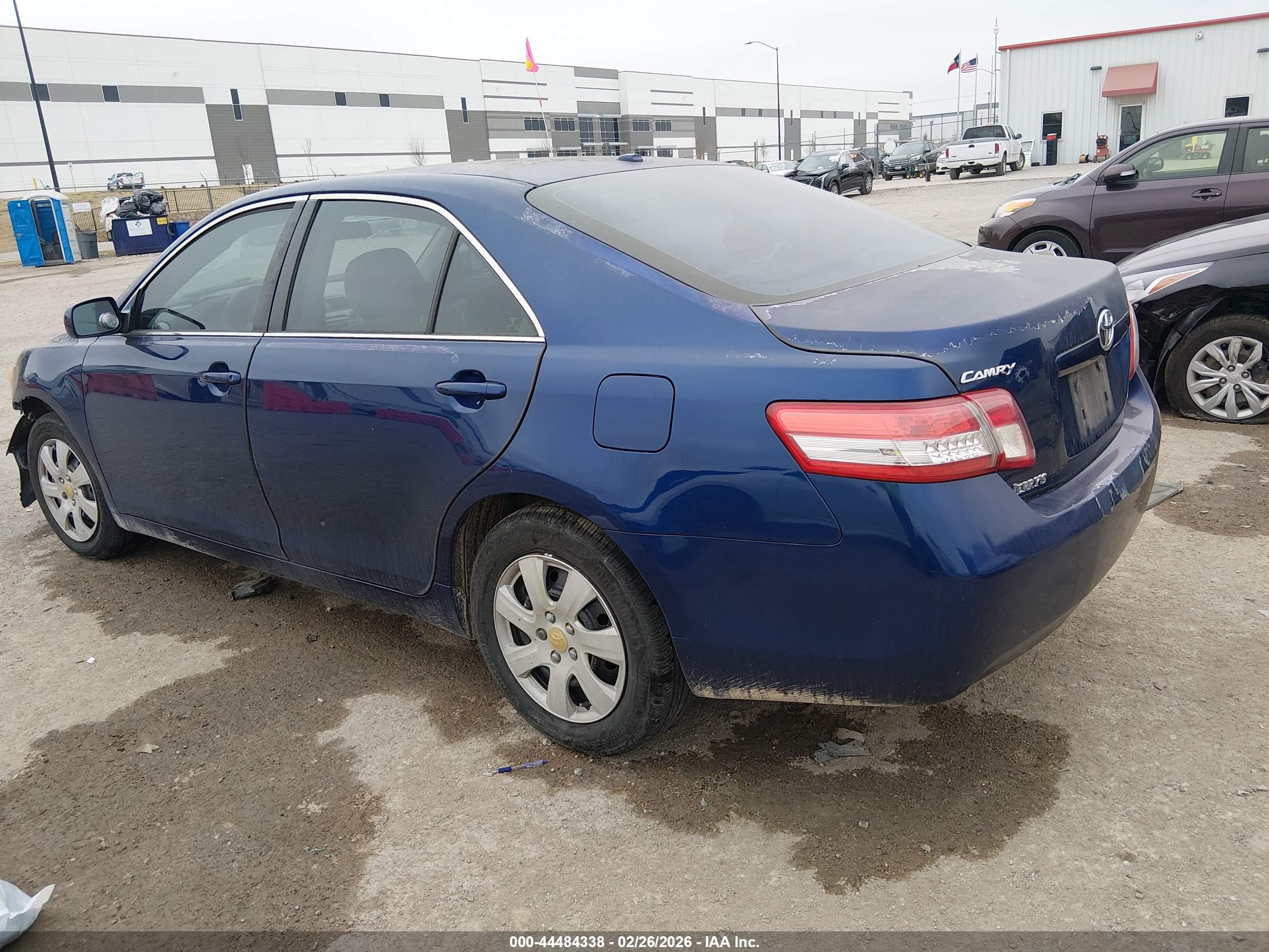 TOYOTA CAMRY image 3