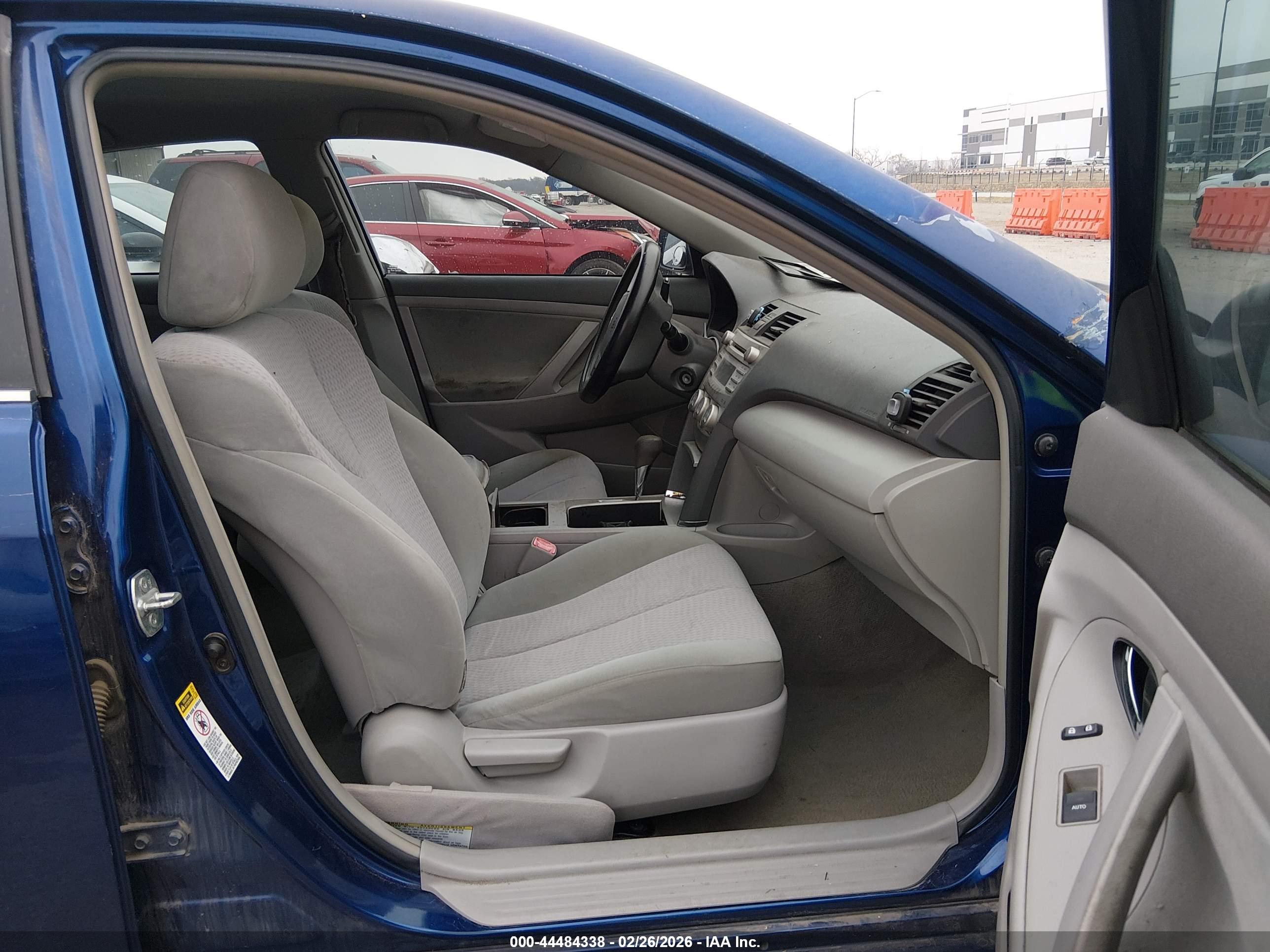 TOYOTA CAMRY image 5