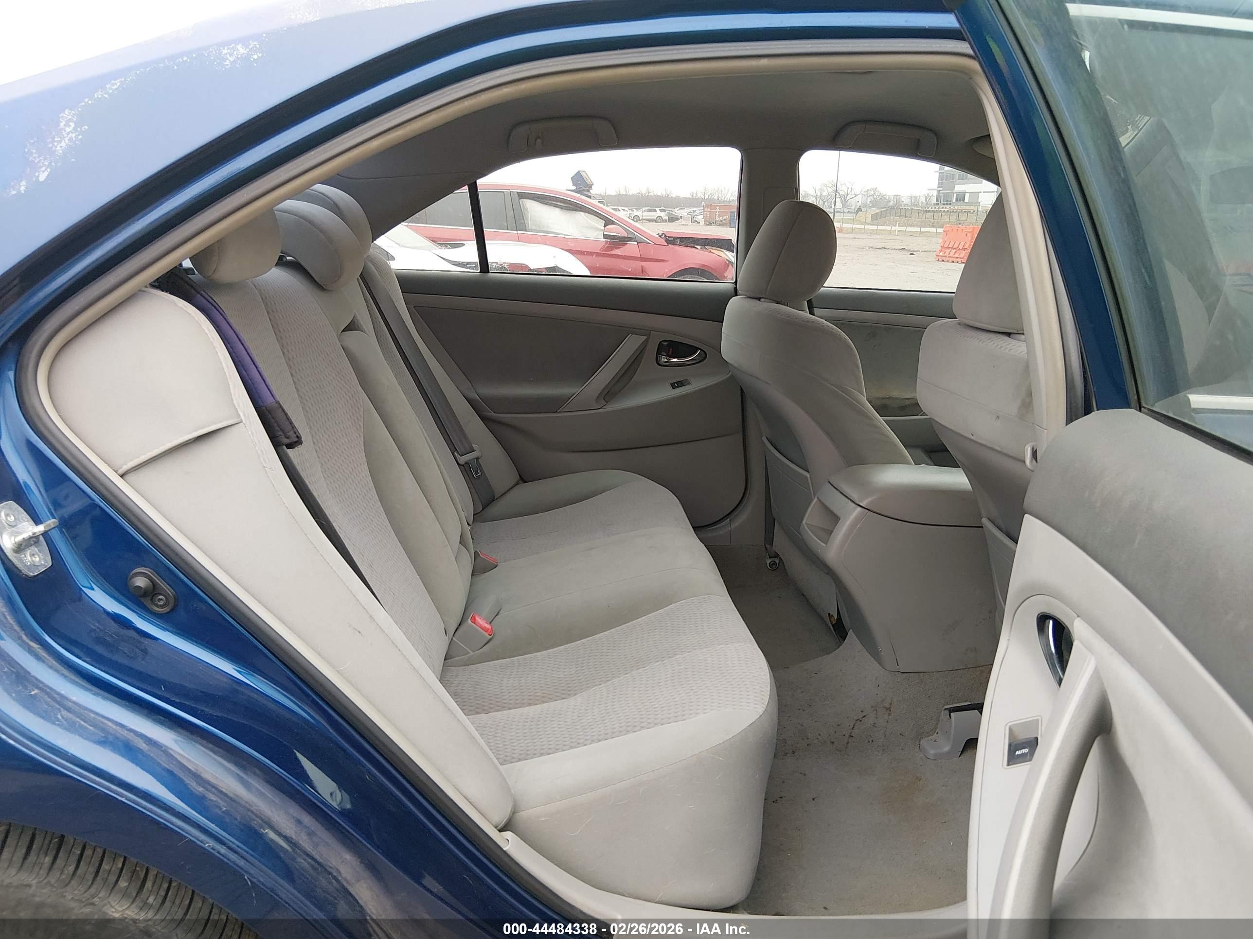TOYOTA CAMRY image 8