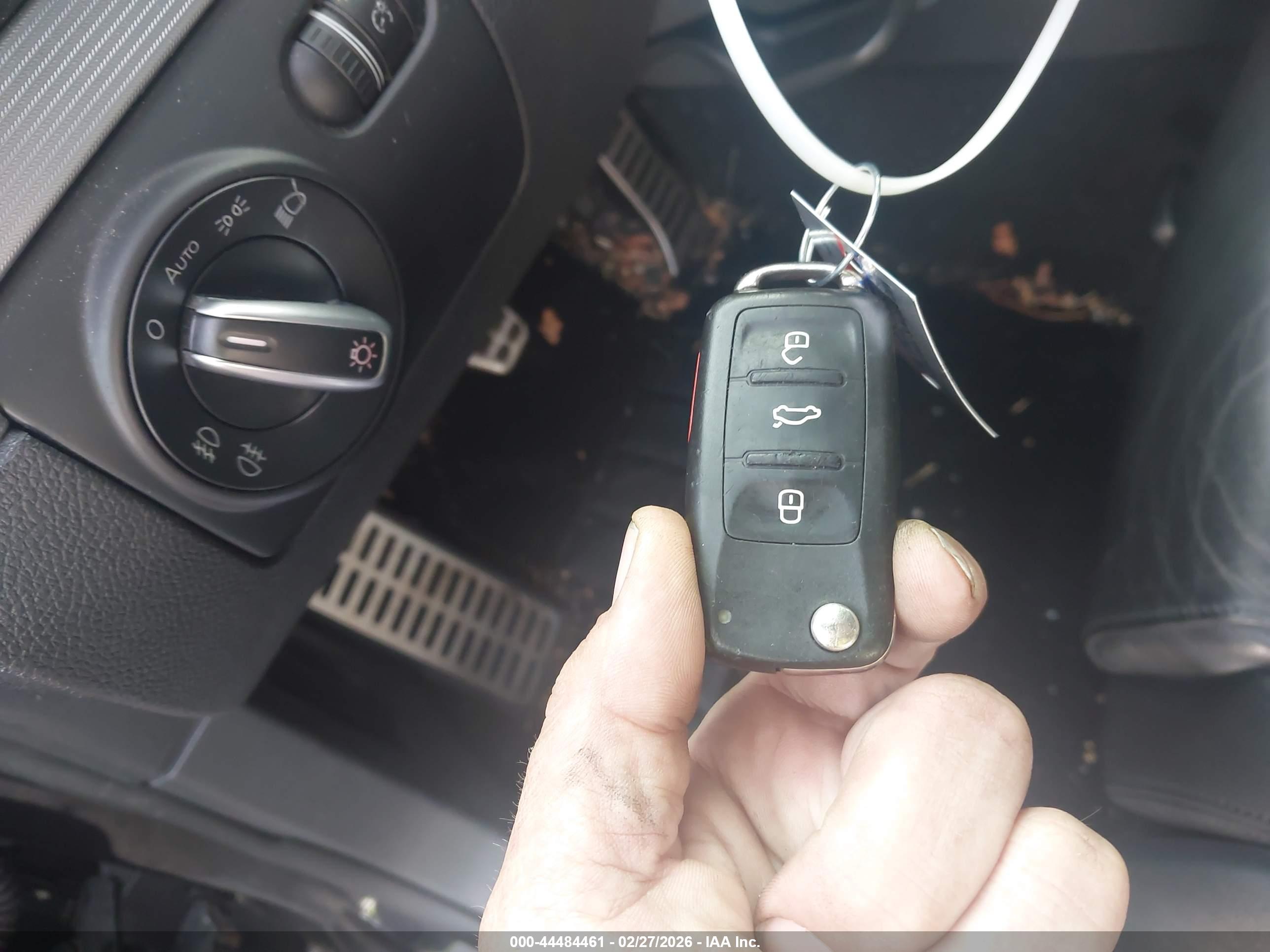 VOLKSWAGEN GOLF image 11
