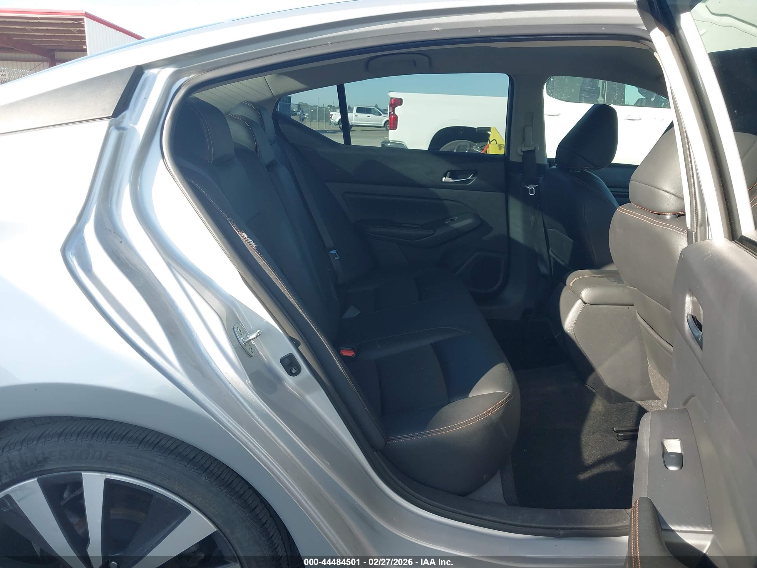 NISSAN ALTIMA image 8