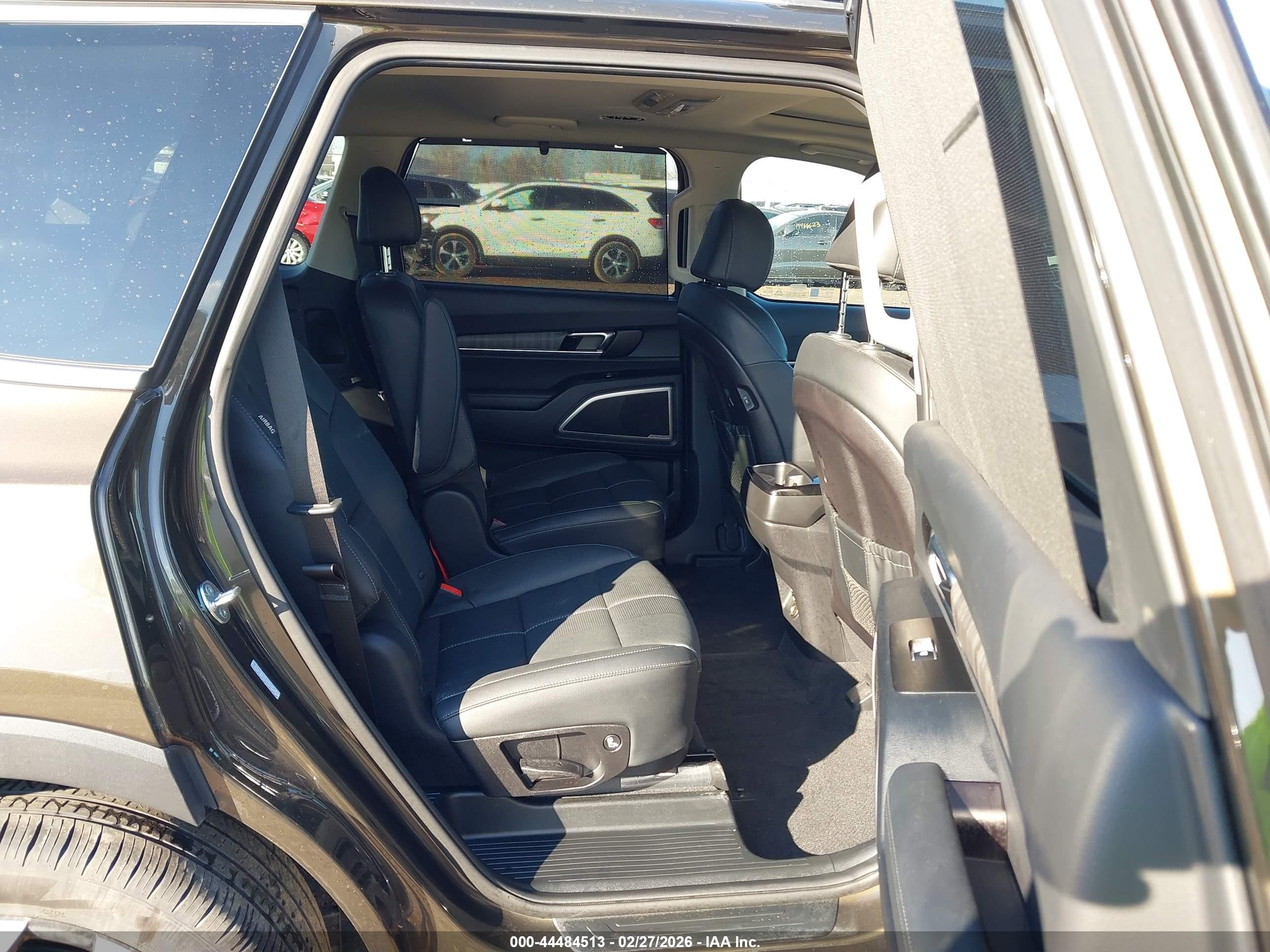 KIA TELLURIDE image 8