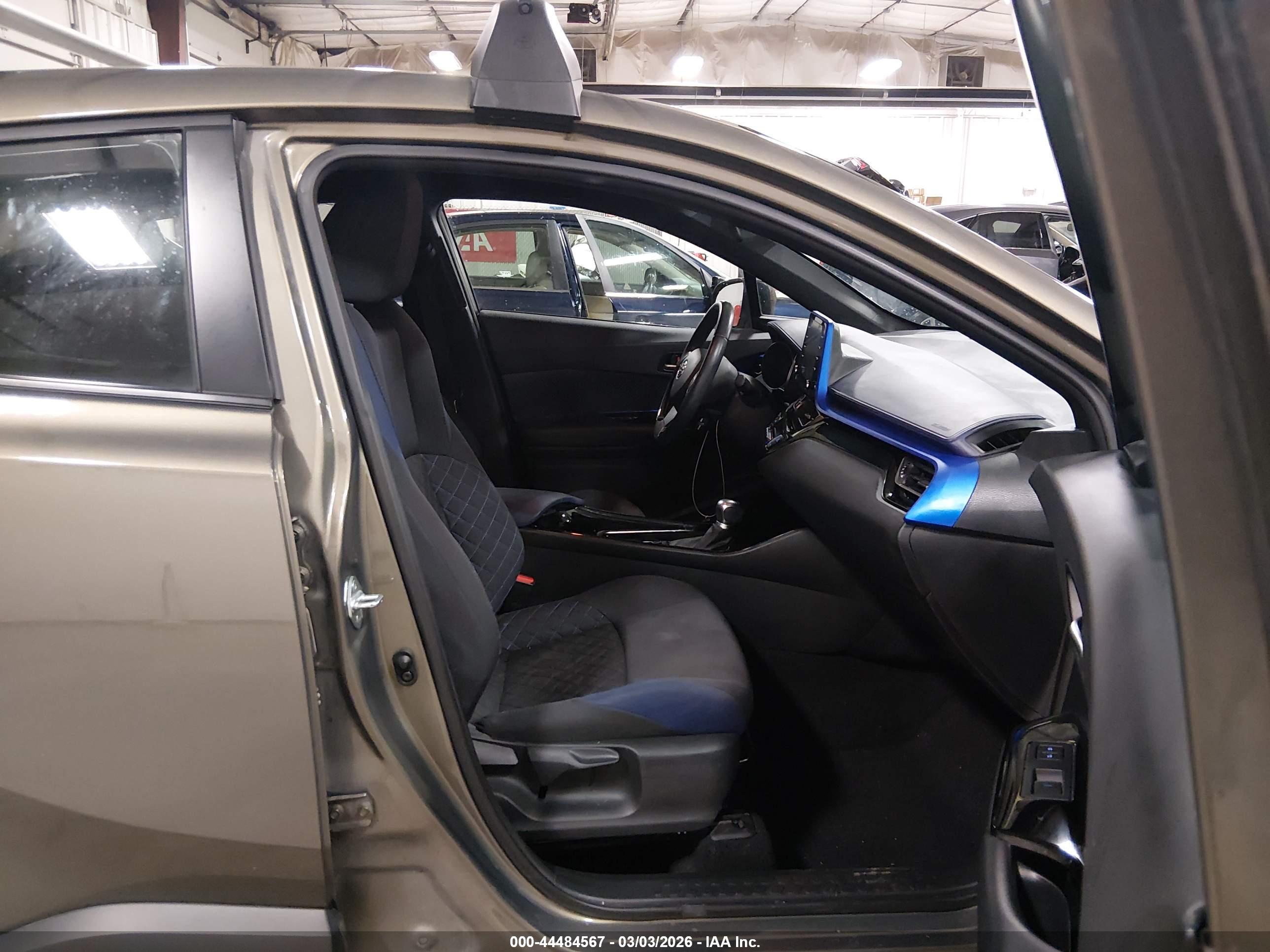 TOYOTA C-HR image 5