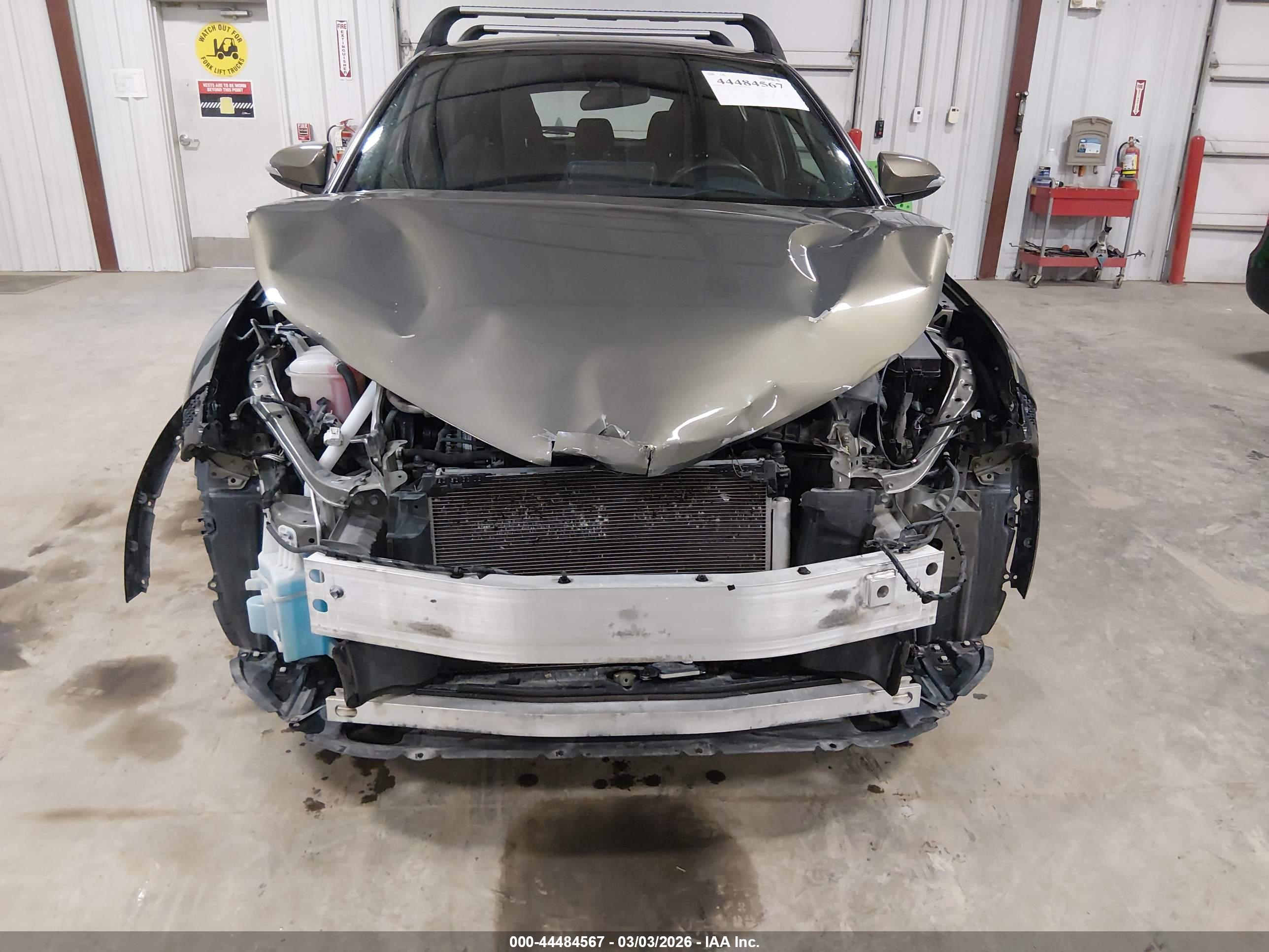 TOYOTA C-HR image 6