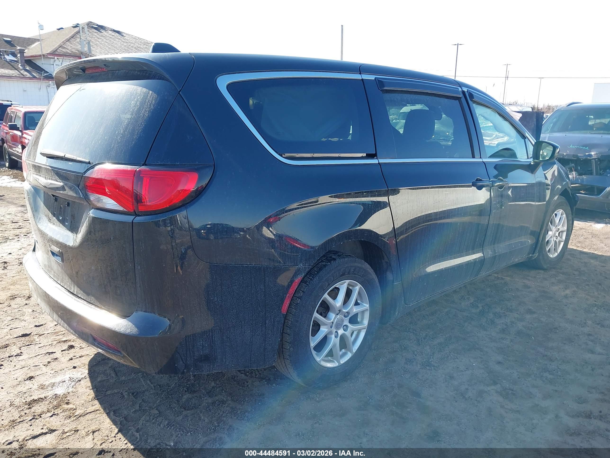 CHRYSLER PACIFICA image 4
