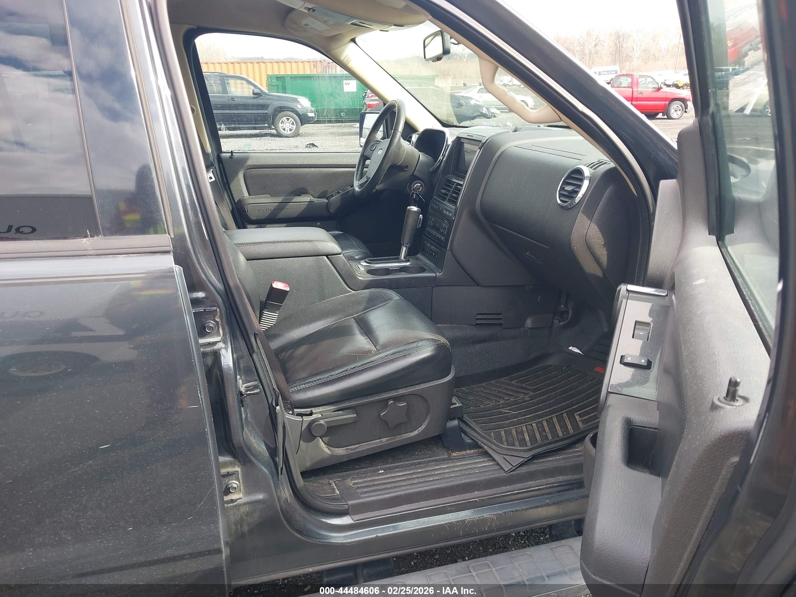 FORD EXPLORER image 5