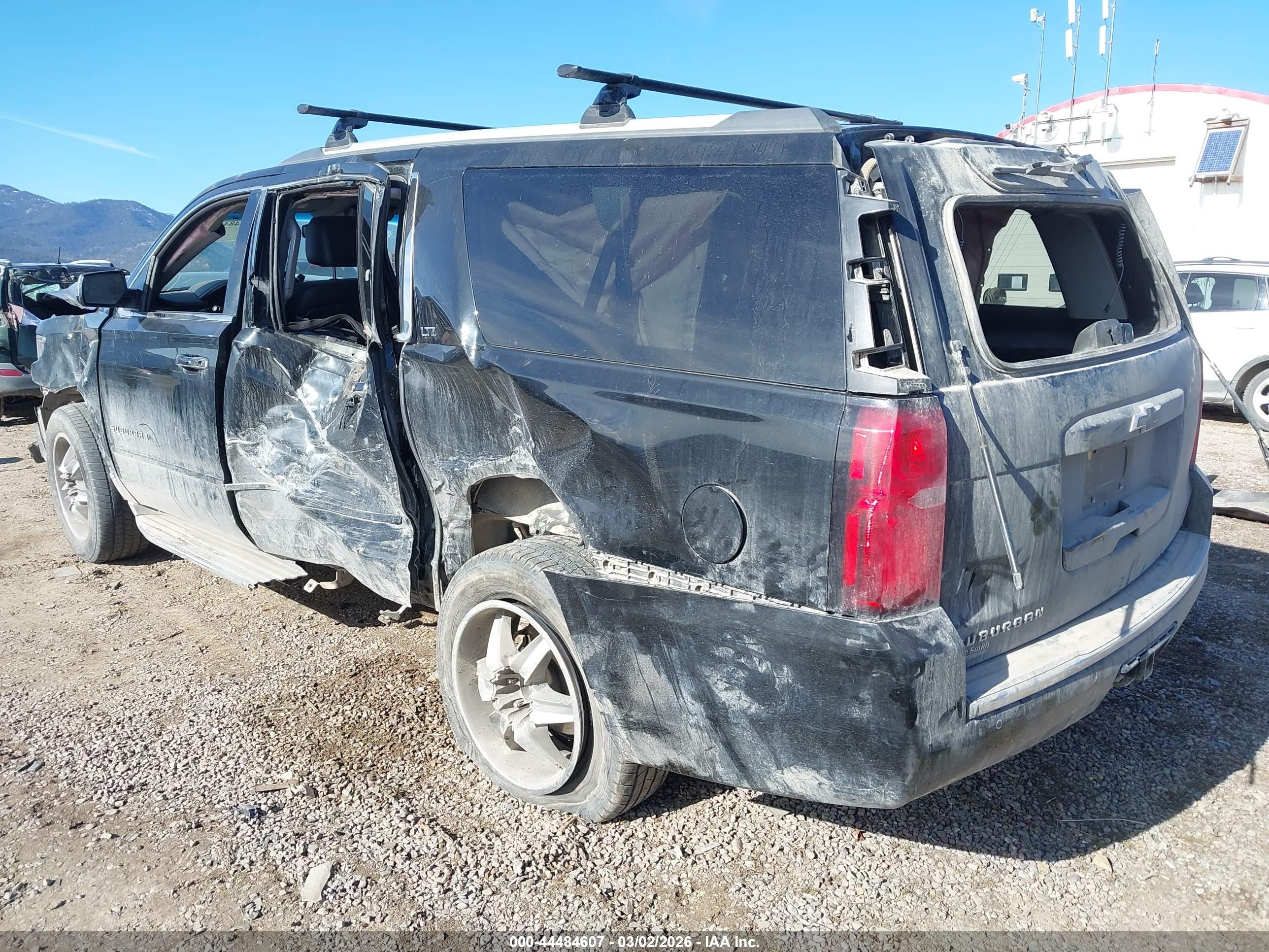 CHEVROLET SUBURBAN image 3