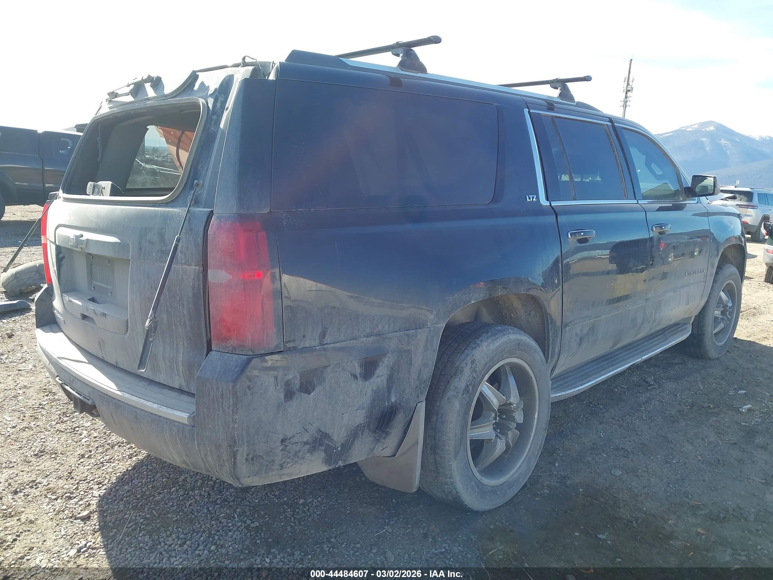 CHEVROLET SUBURBAN image 4