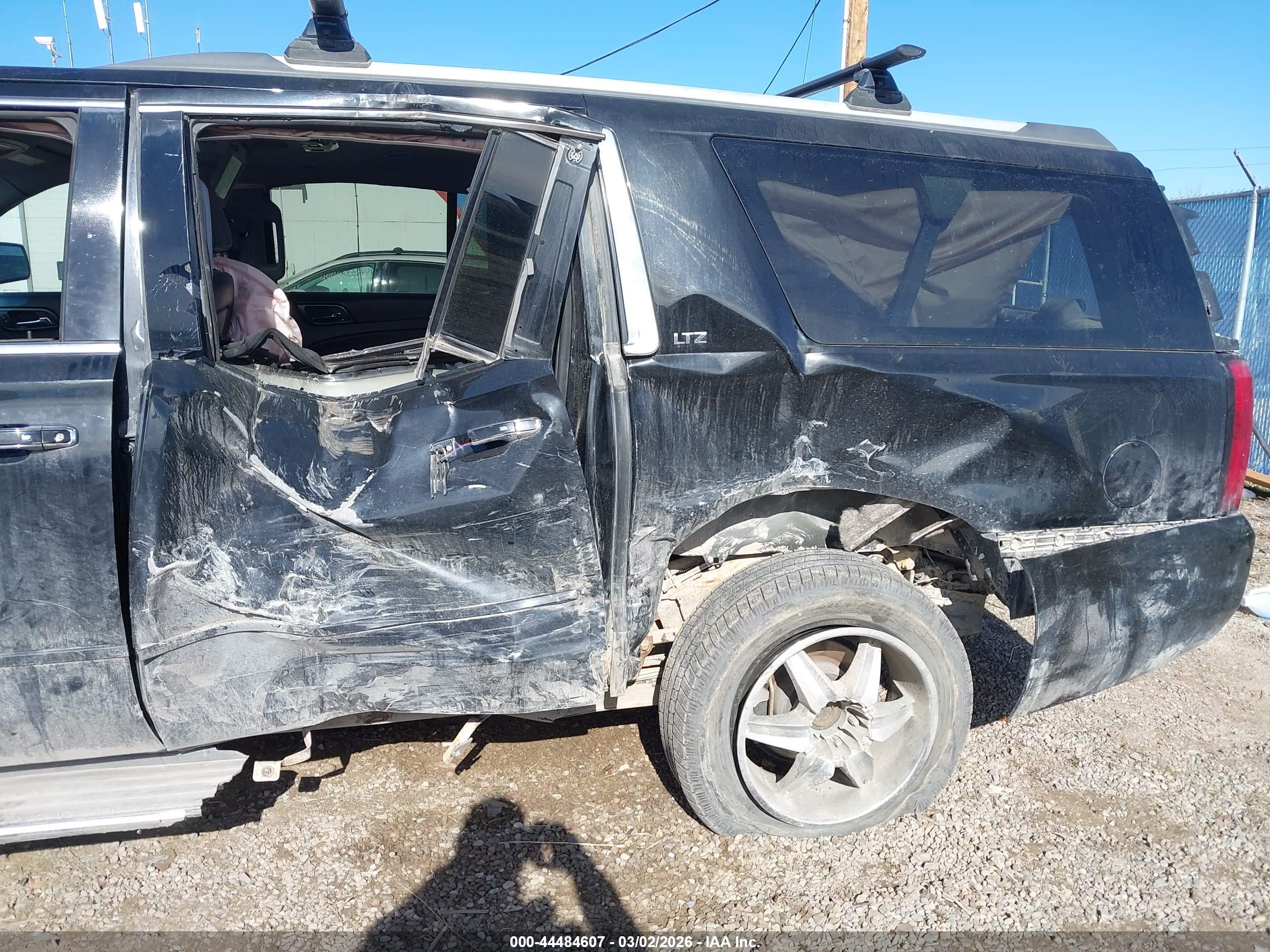 CHEVROLET SUBURBAN image 6