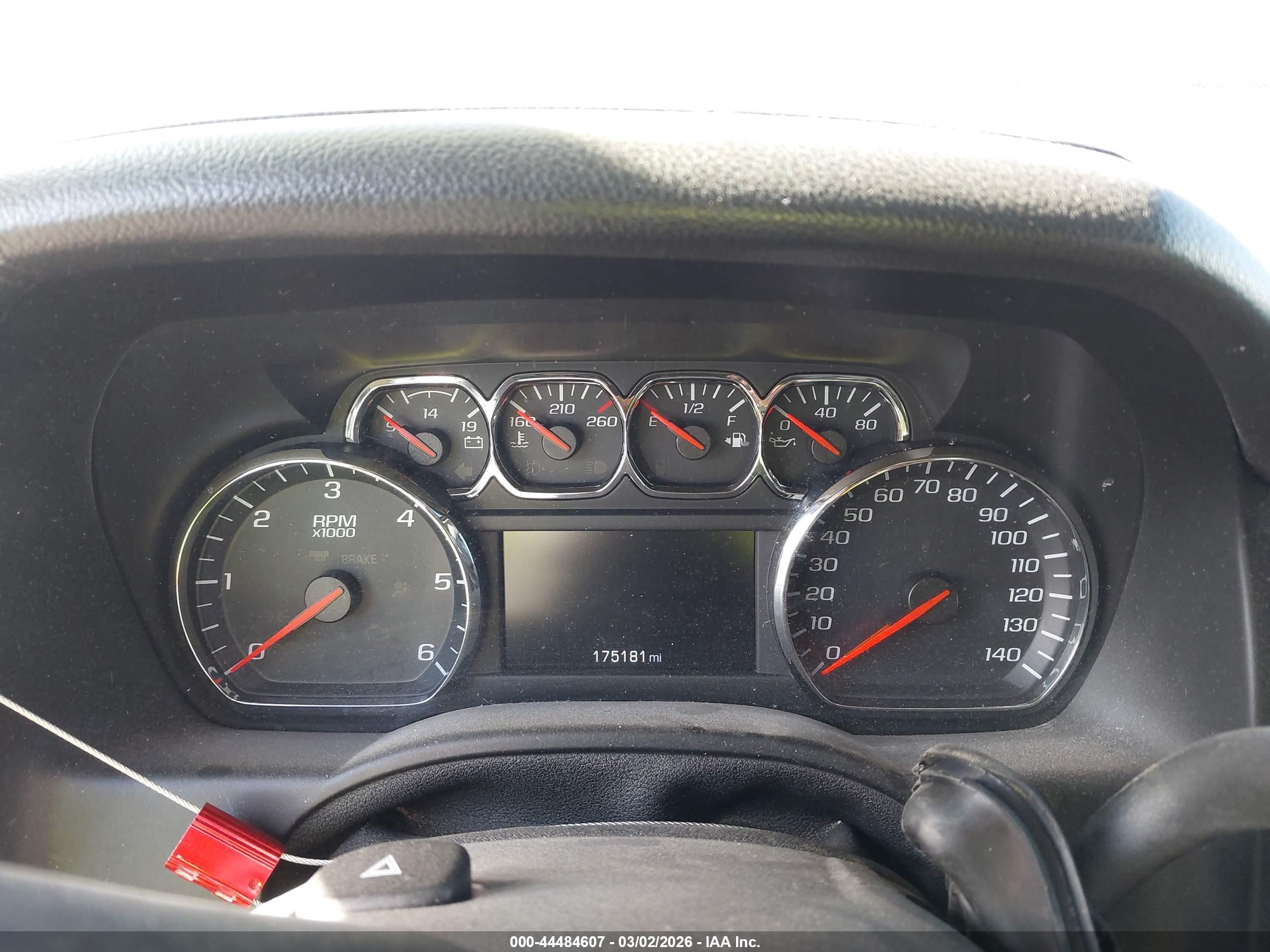 CHEVROLET SUBURBAN image 7