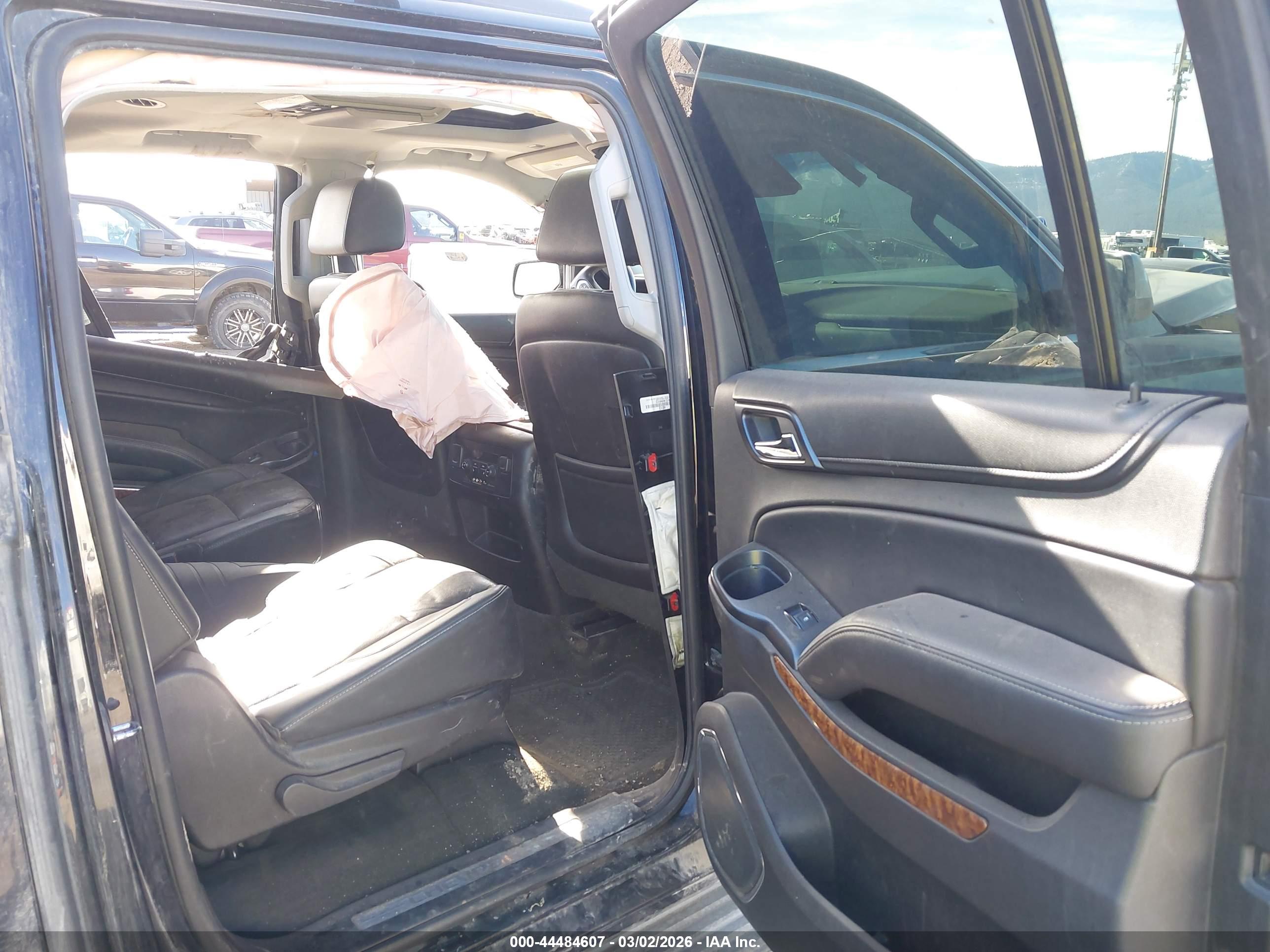 CHEVROLET SUBURBAN image 8