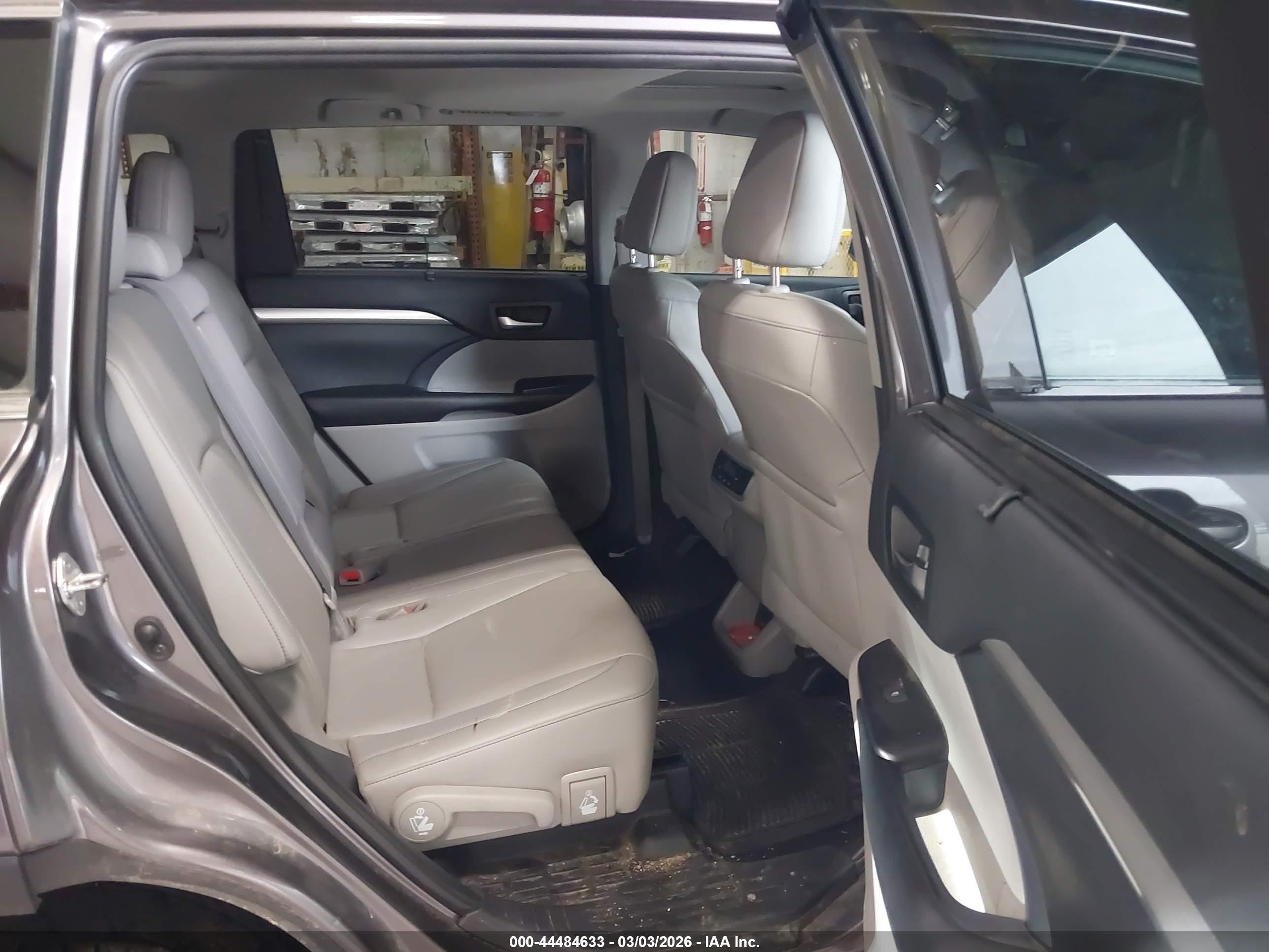 TOYOTA HIGHLANDER image 8