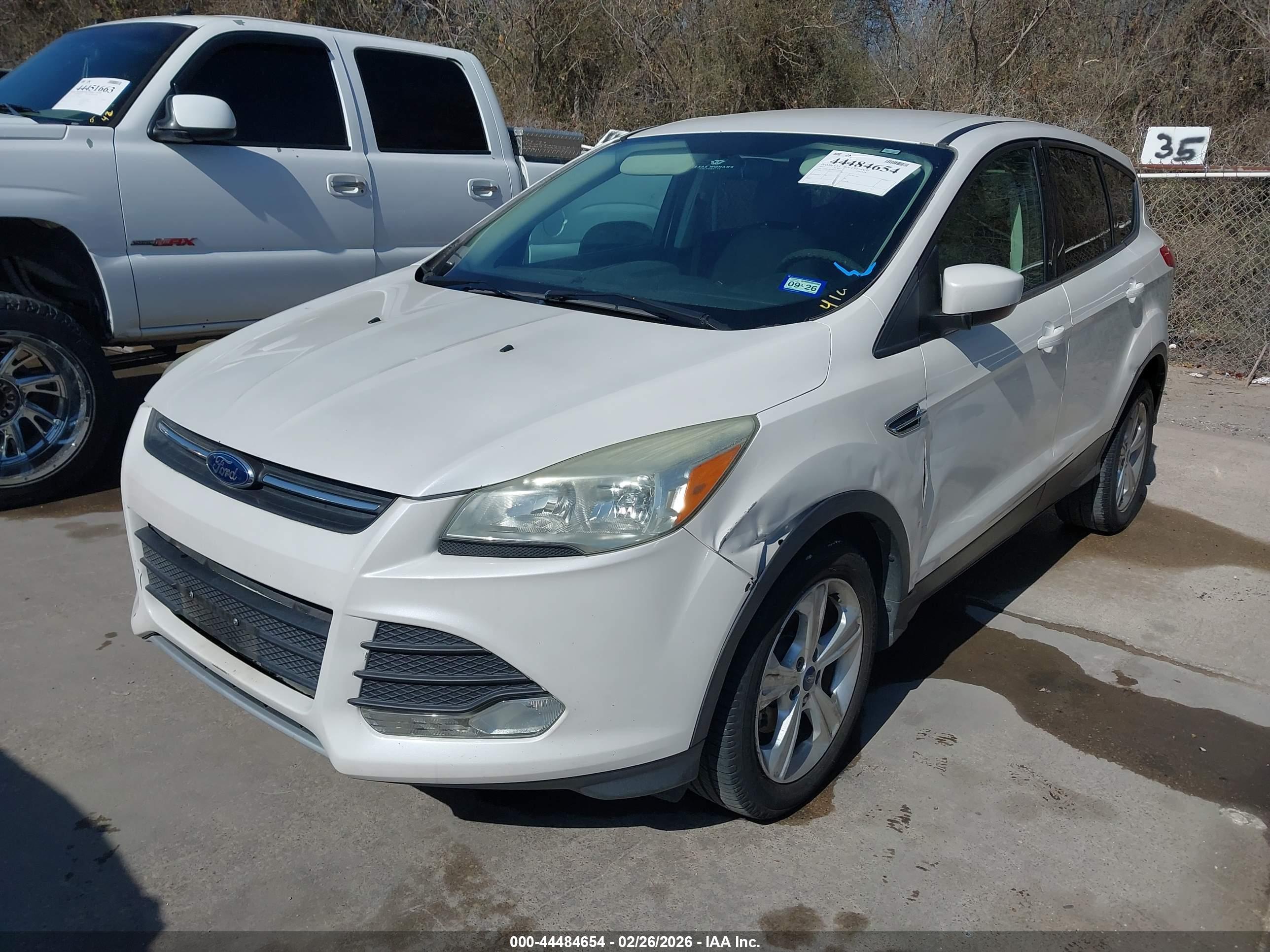 FORD ESCAPE image 2