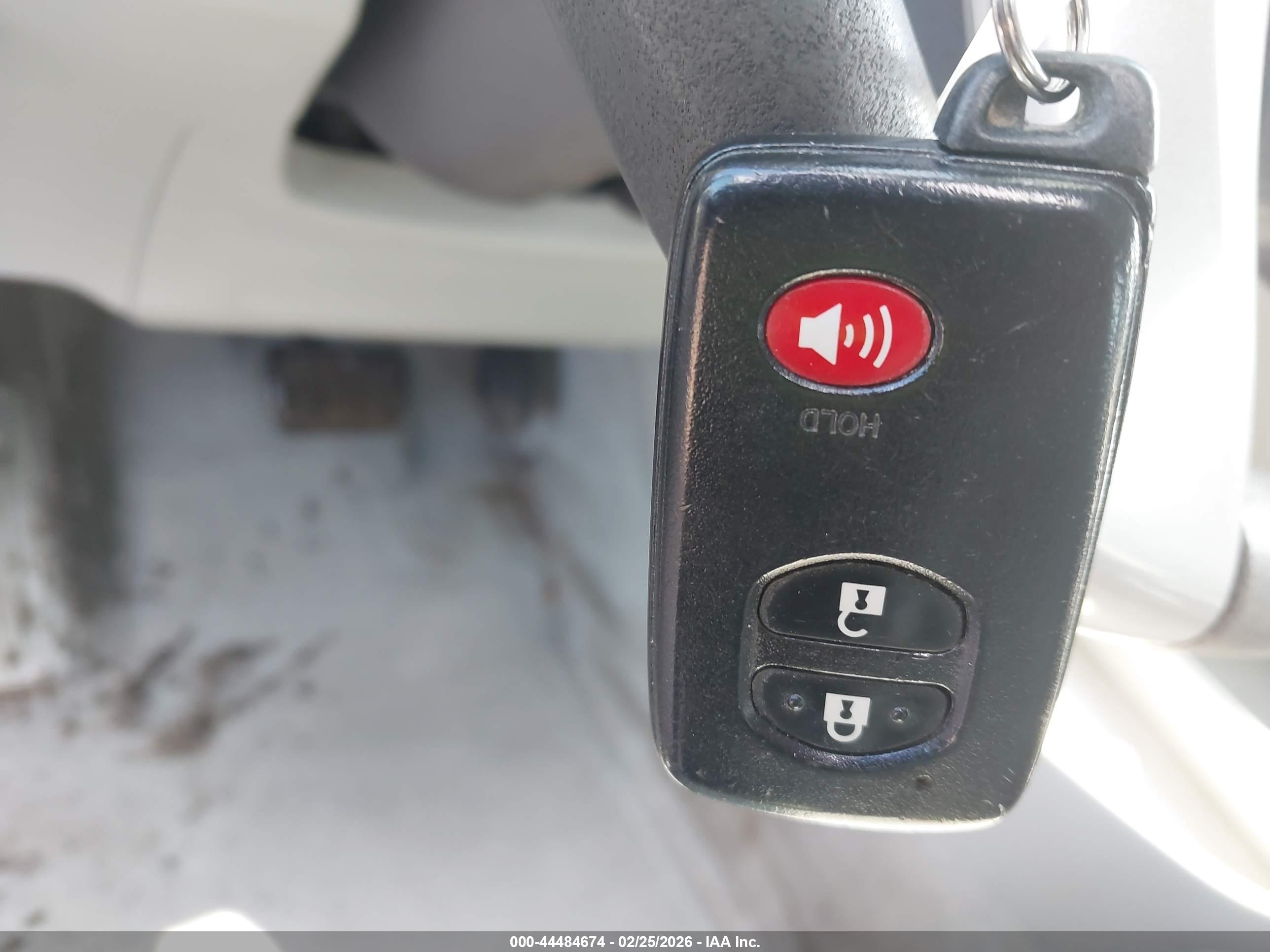 TOYOTA PRIUS image 11