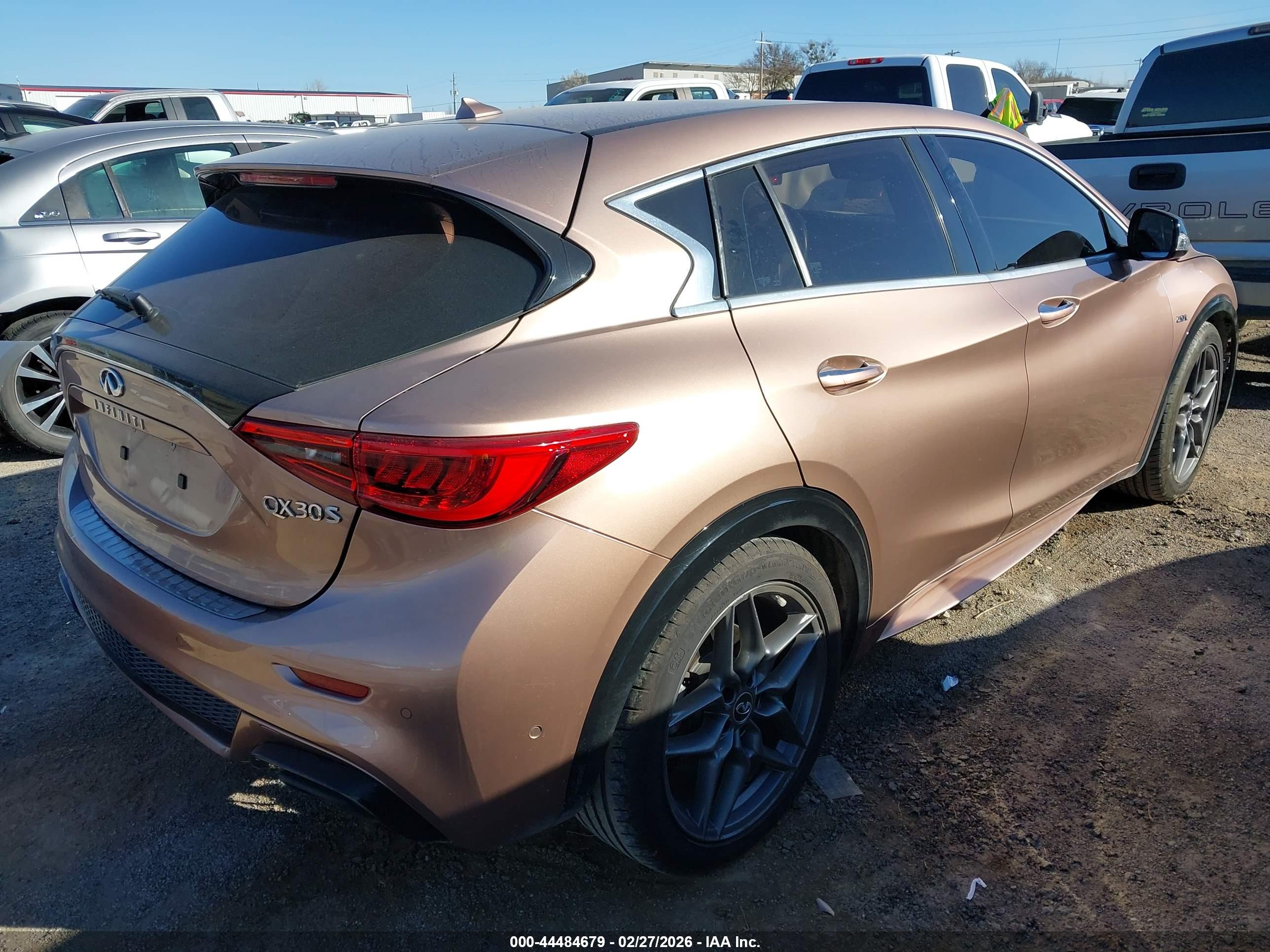 INFINITI QX30 image 4