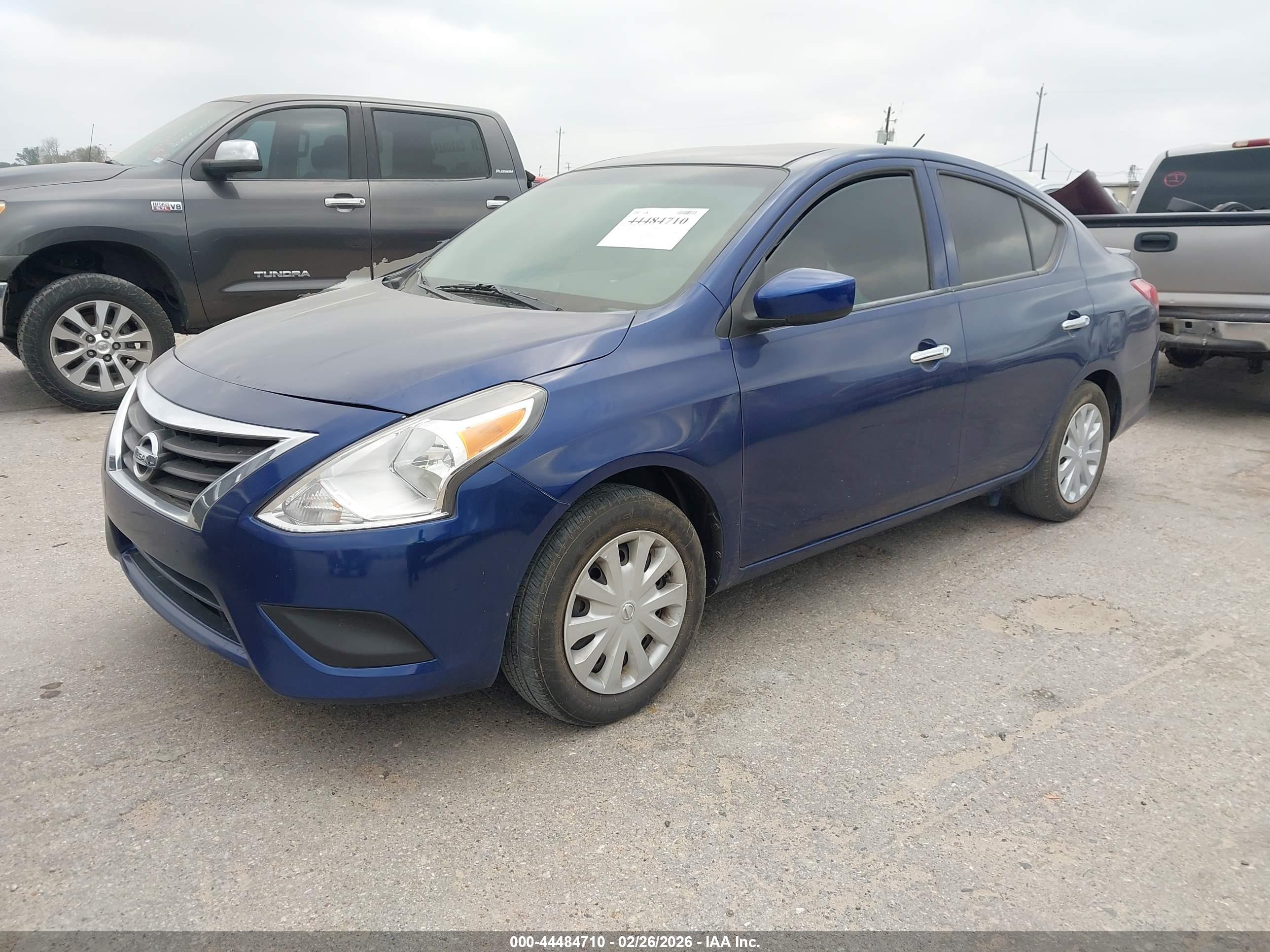 NISSAN VERSA image 2