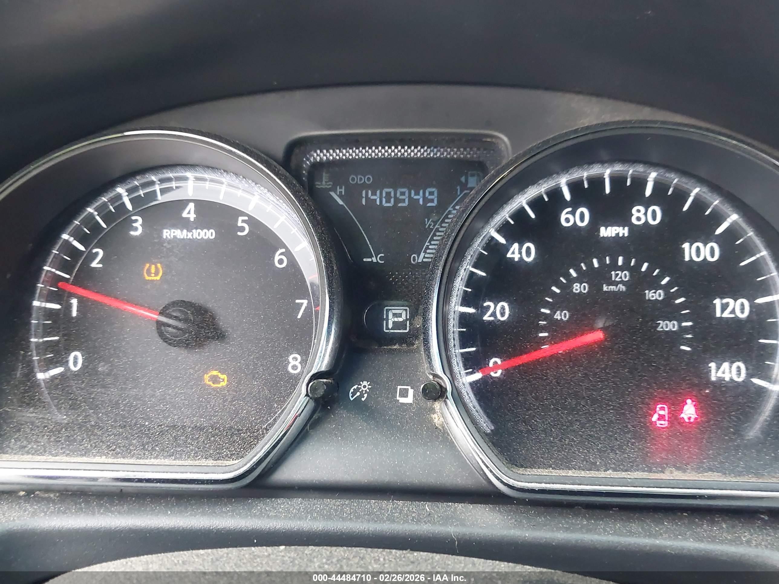 NISSAN VERSA image 7