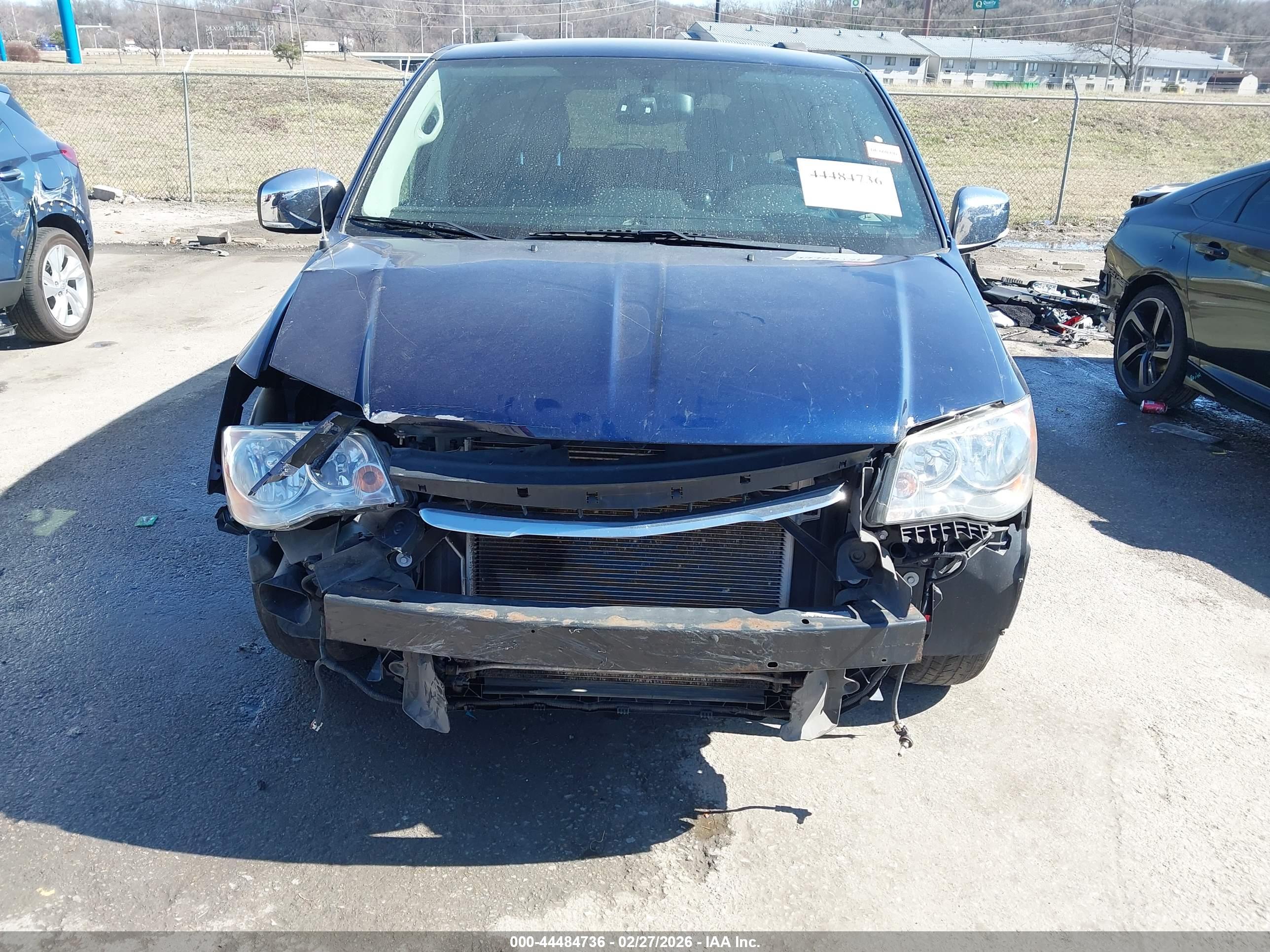 CHRYSLER TOWN image 6