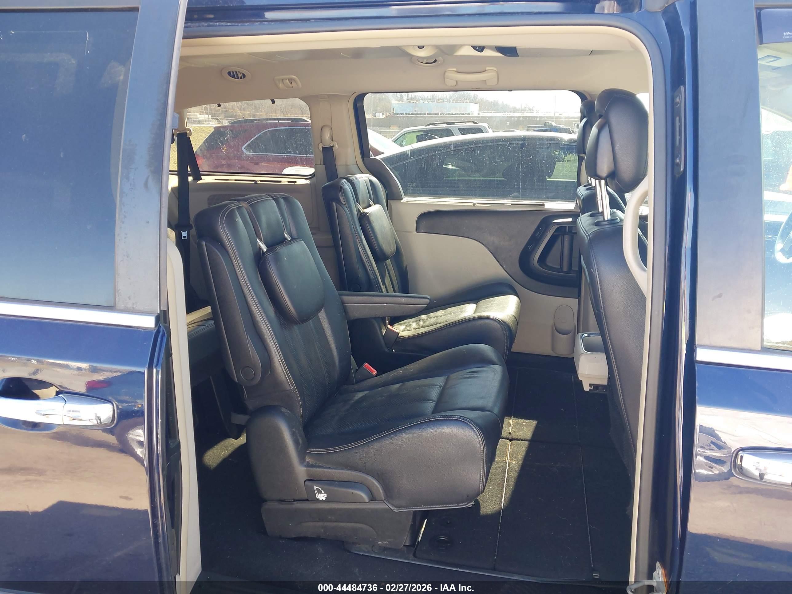 CHRYSLER TOWN image 8