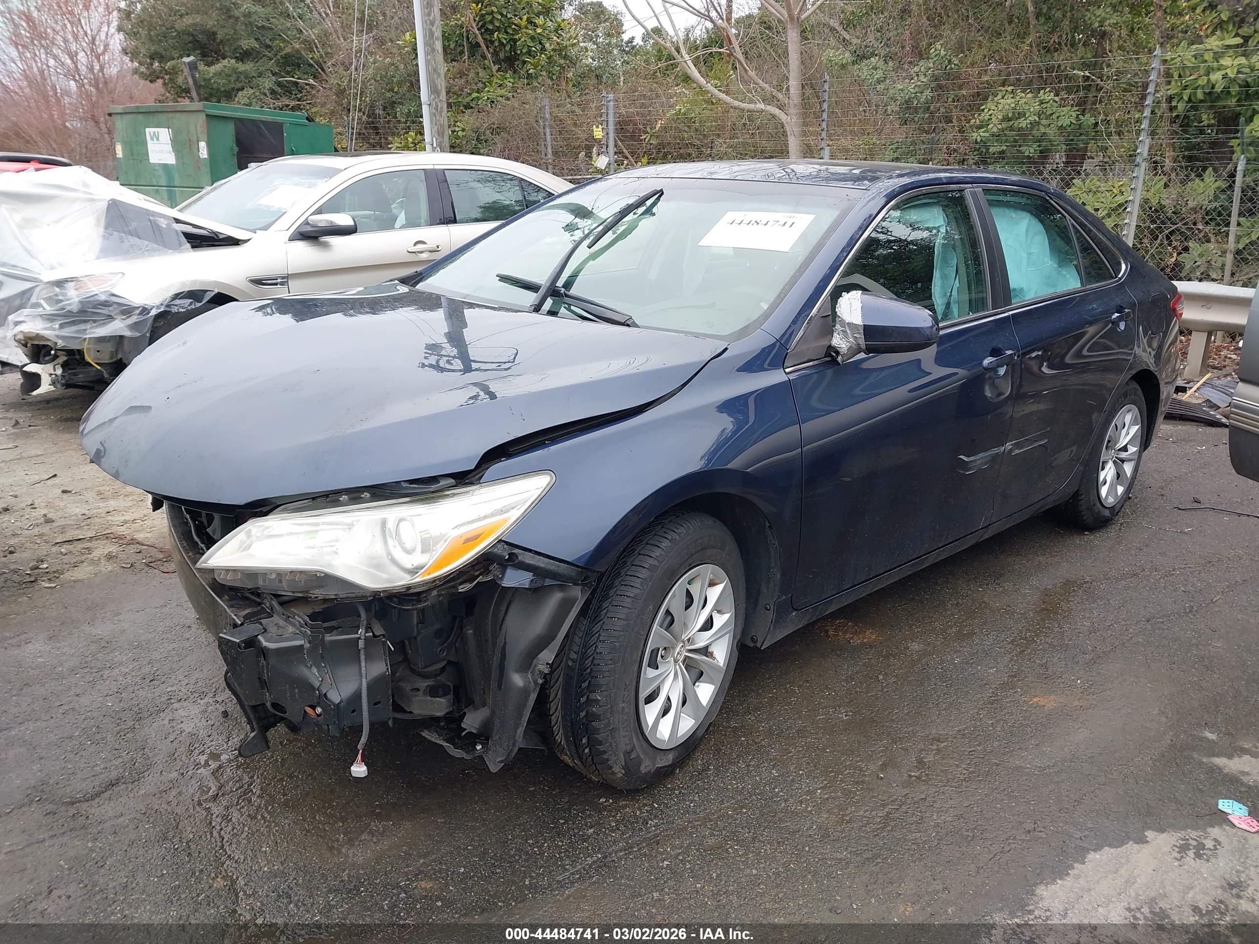 TOYOTA CAMRY image 2