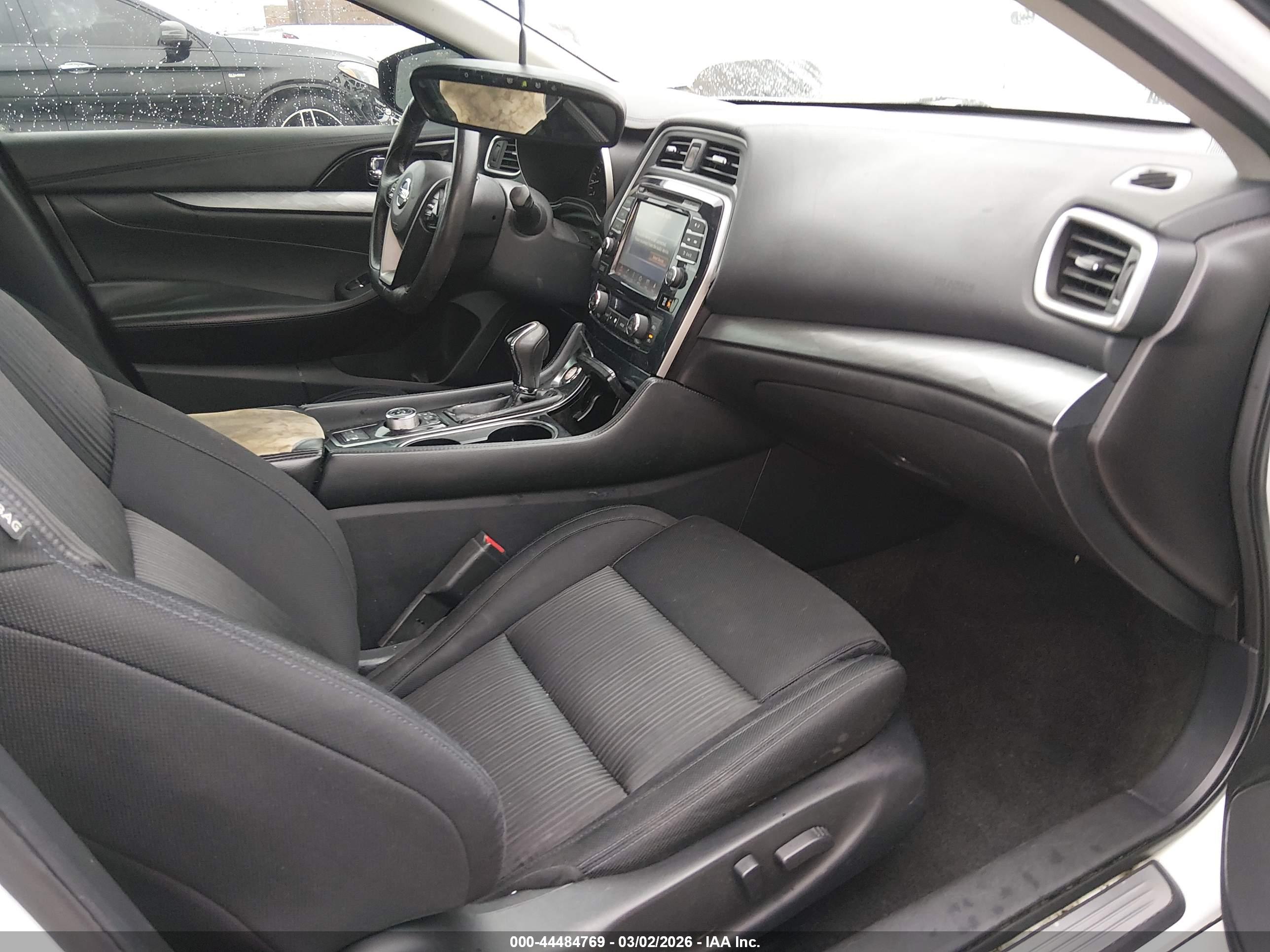 NISSAN MAXIMA image 5