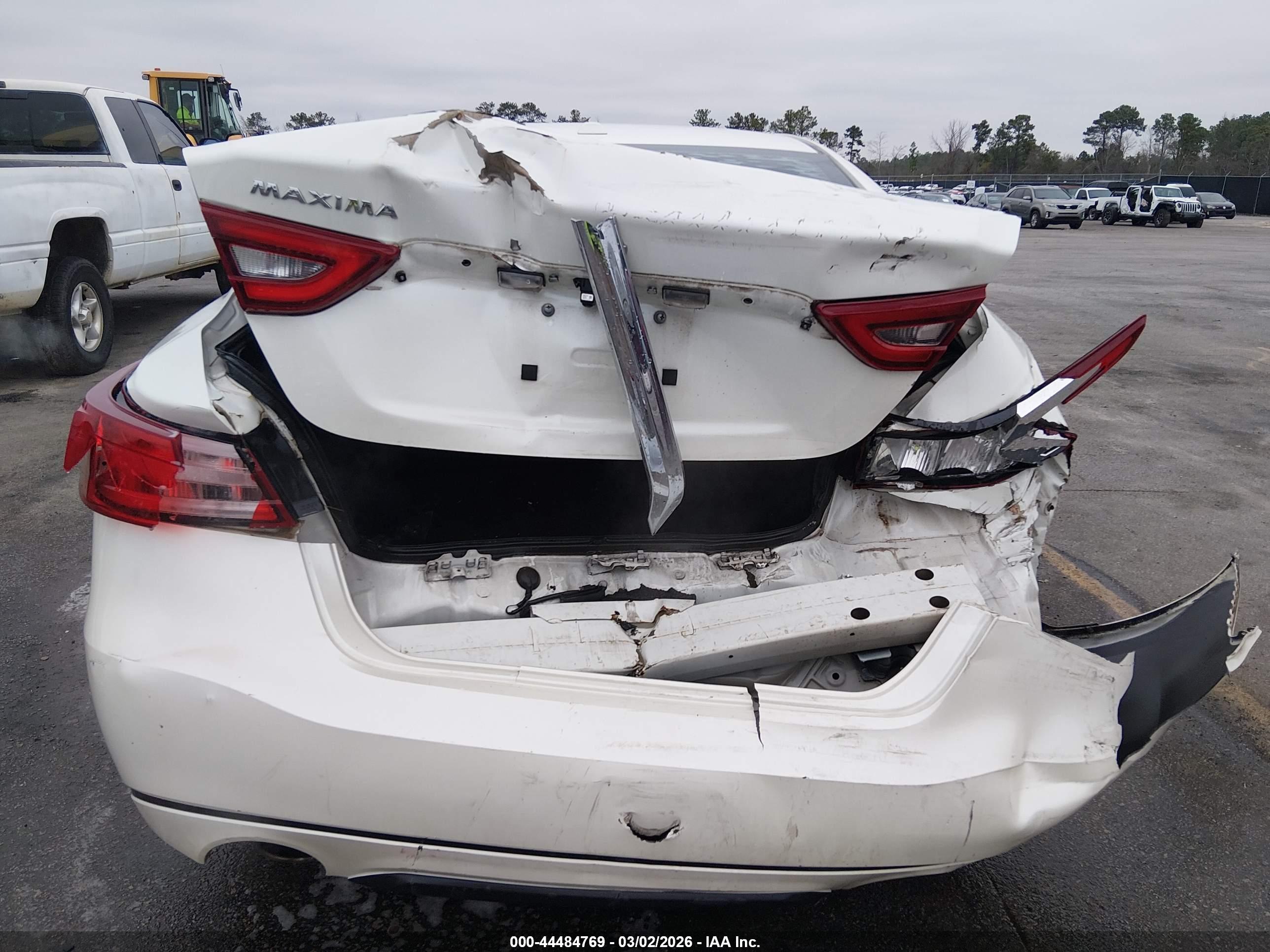 NISSAN MAXIMA image 6