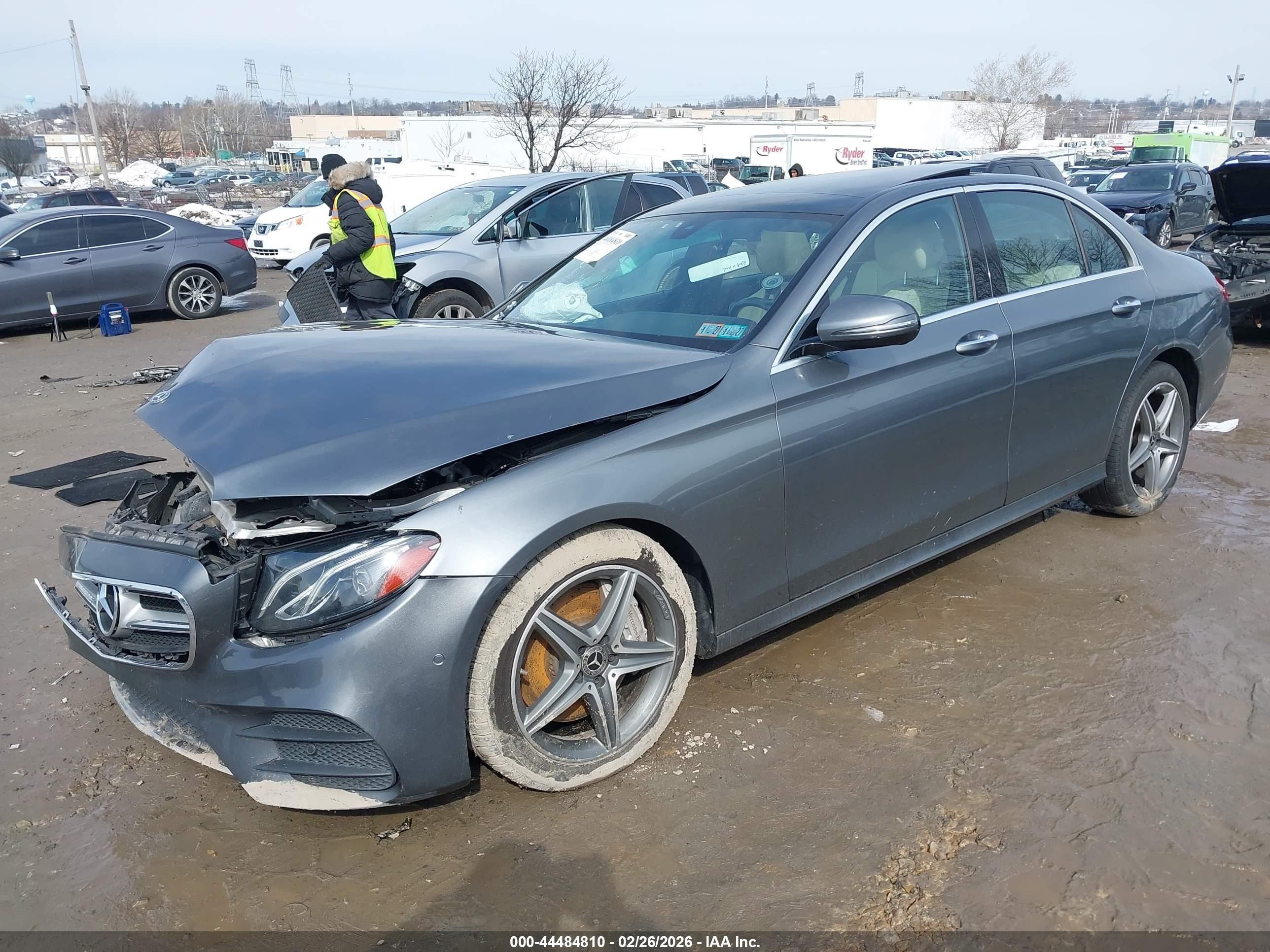 MERCEDES-BENZ E image 2