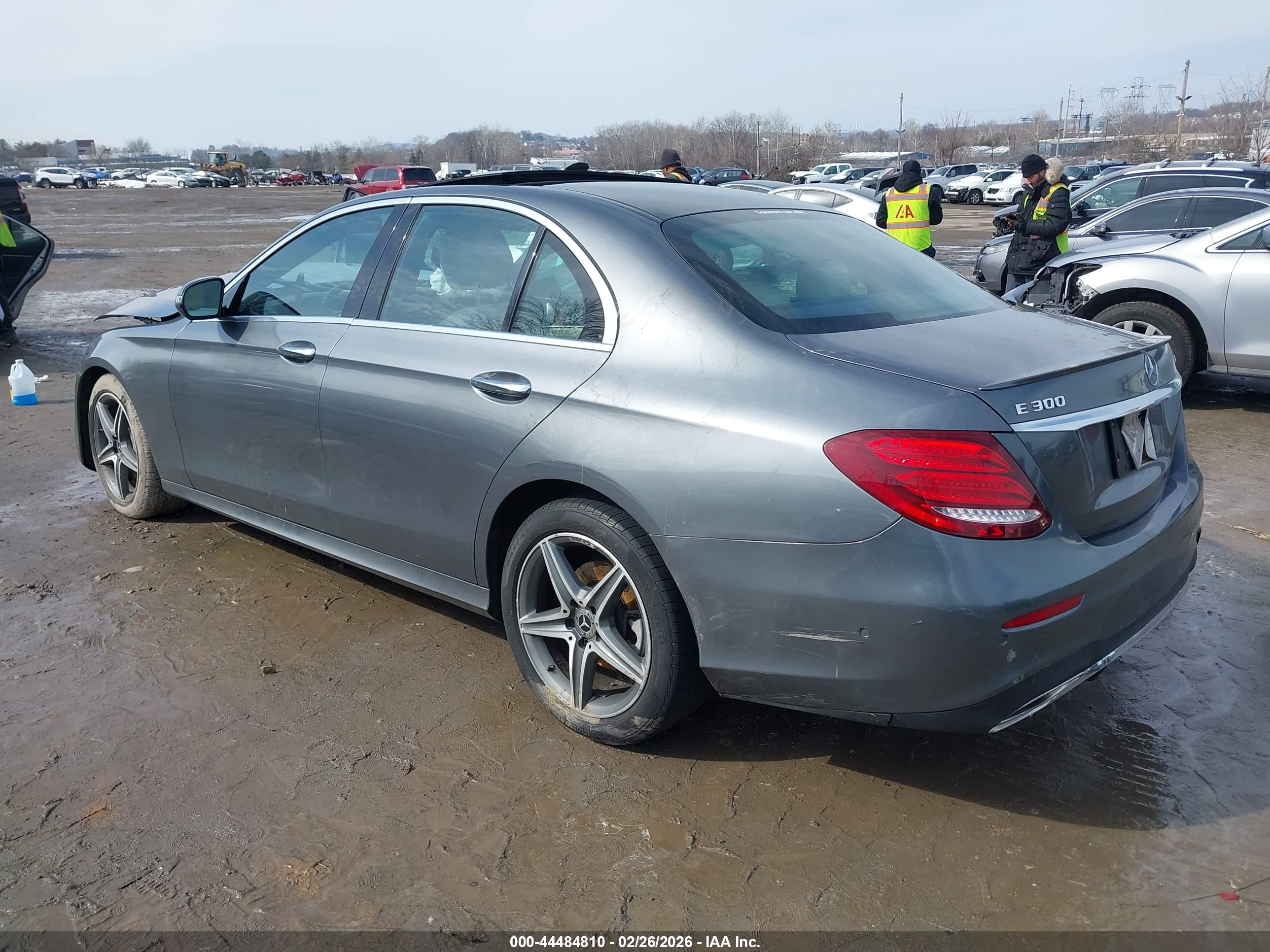 MERCEDES-BENZ E image 3