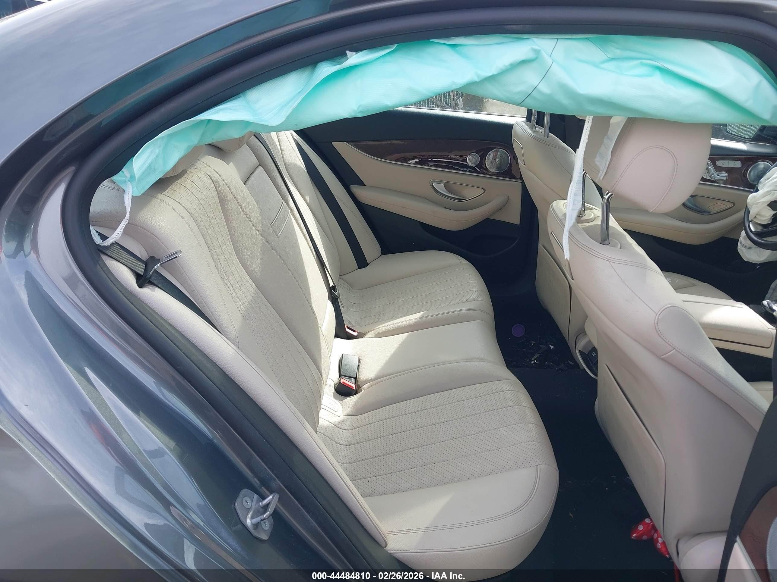 MERCEDES-BENZ E image 8