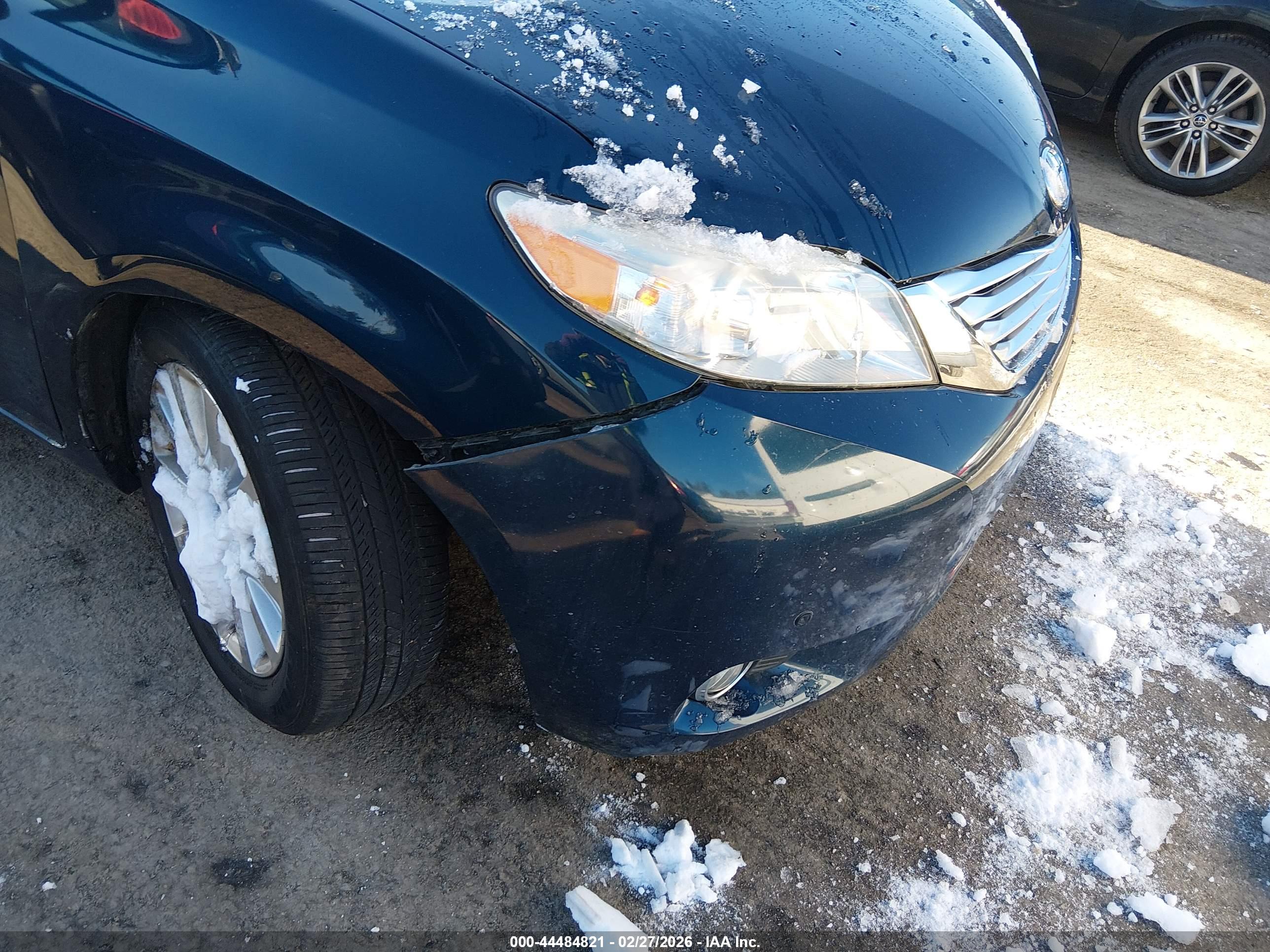 TOYOTA SIENNA image 6