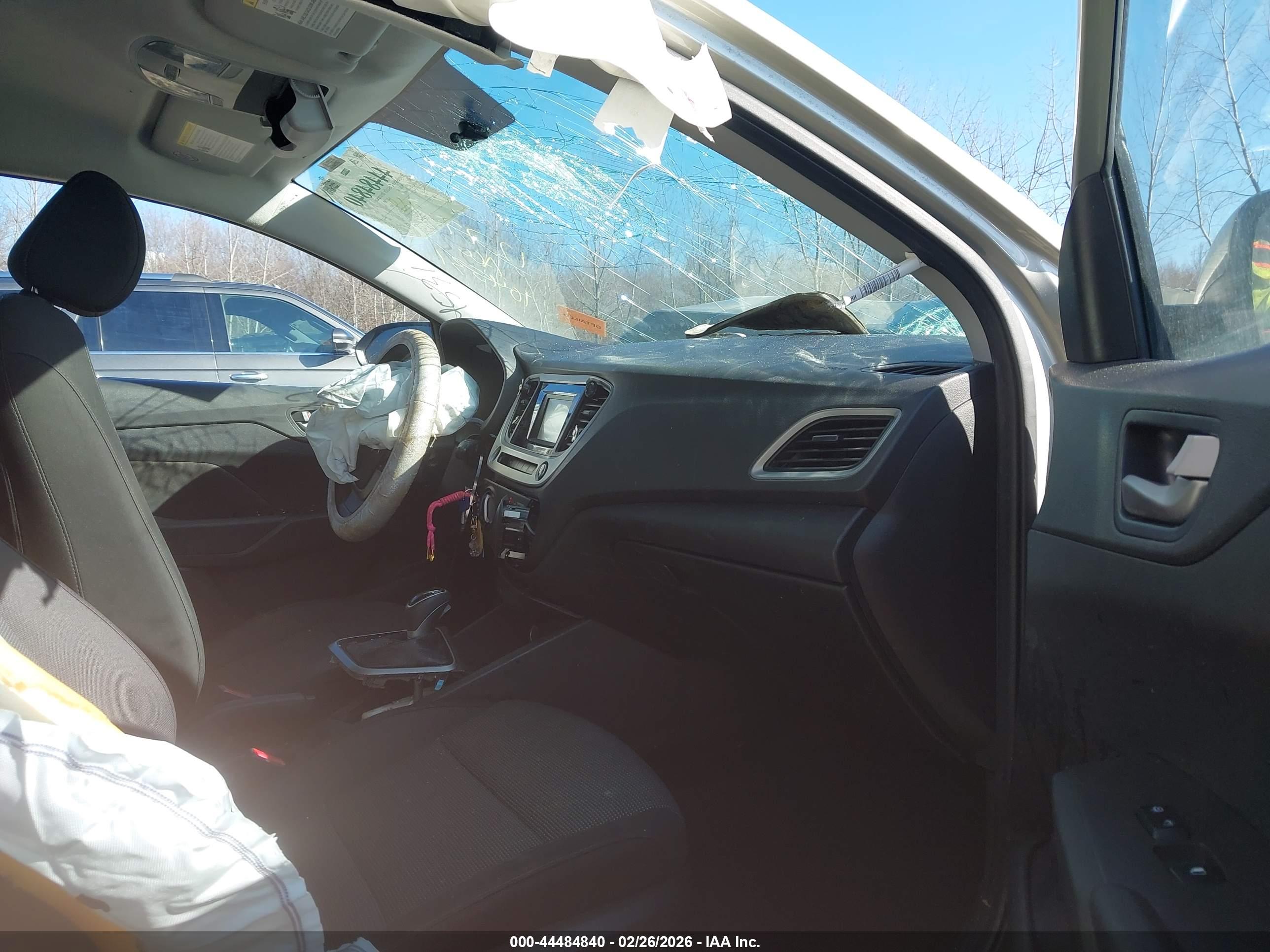 HYUNDAI ACCENT image 5