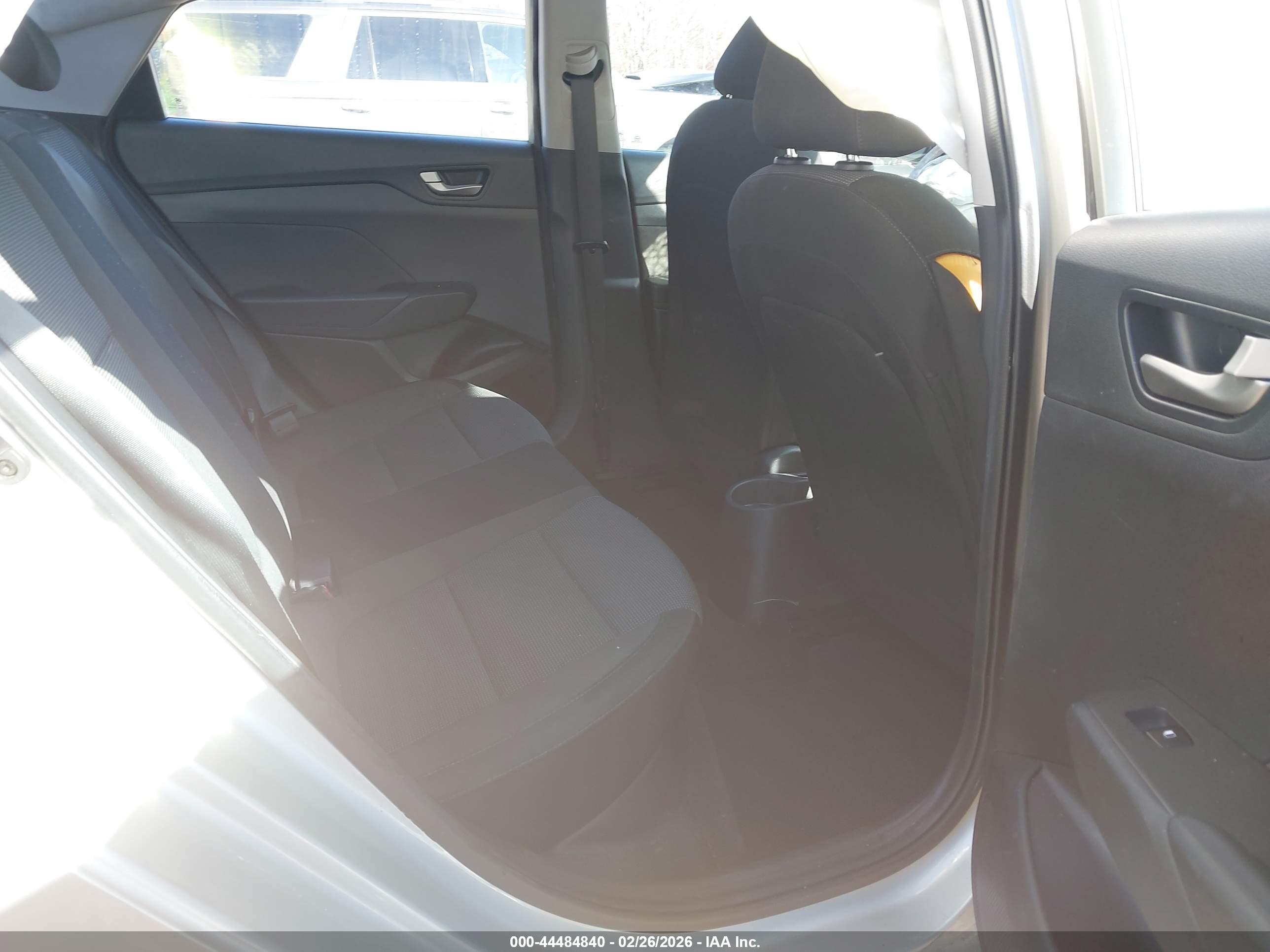 HYUNDAI ACCENT image 8