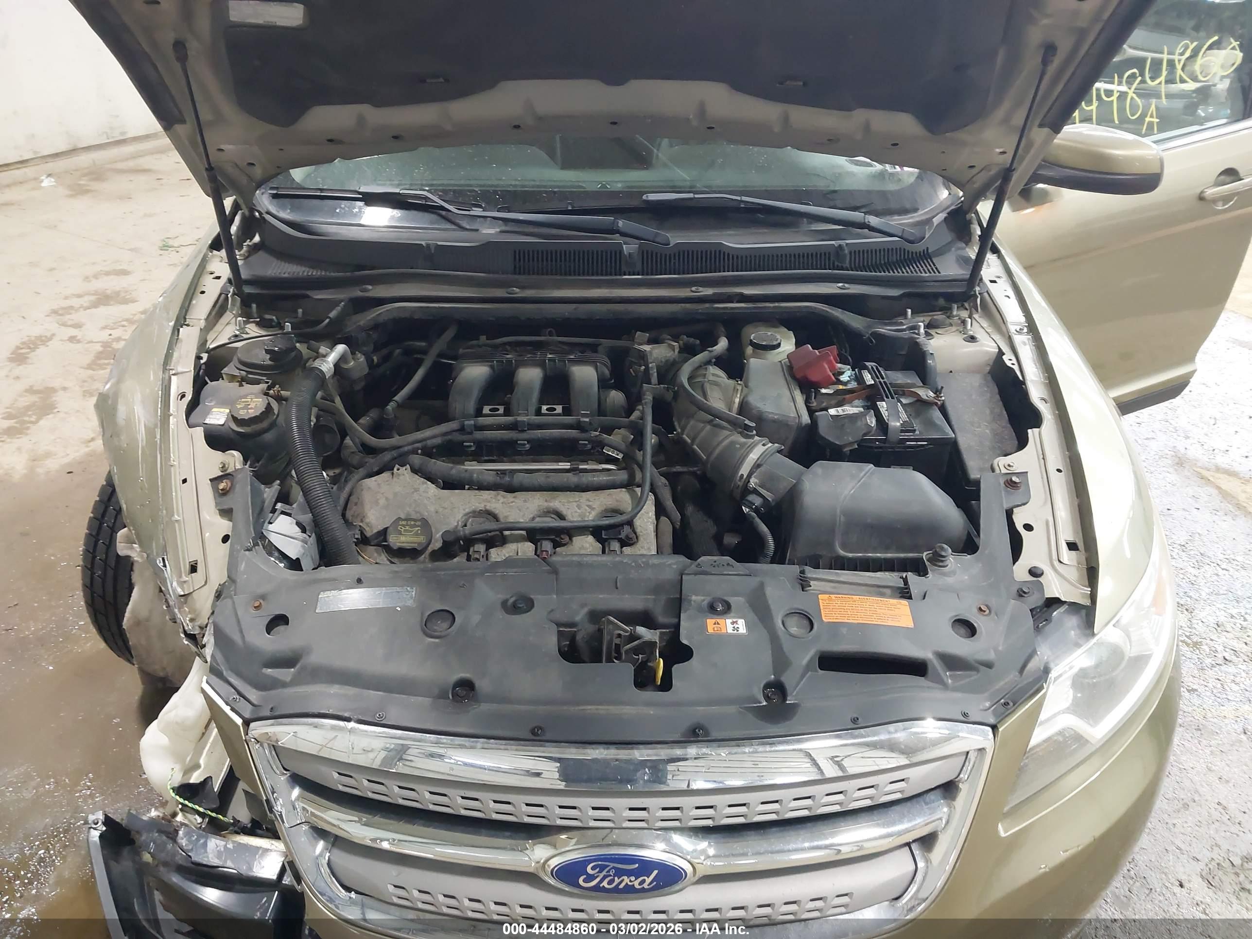 FORD TAURUS image 10