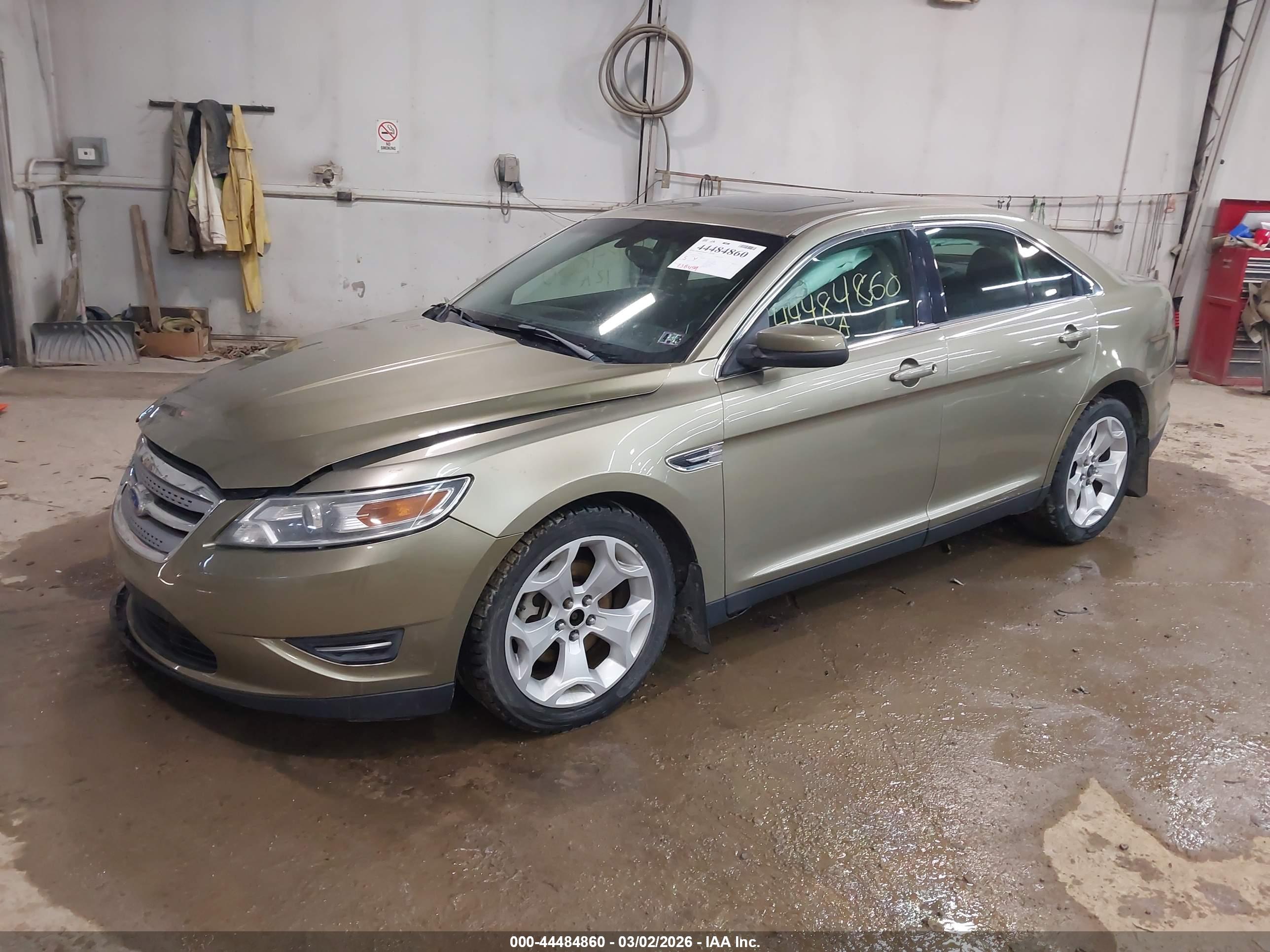 FORD TAURUS image 2