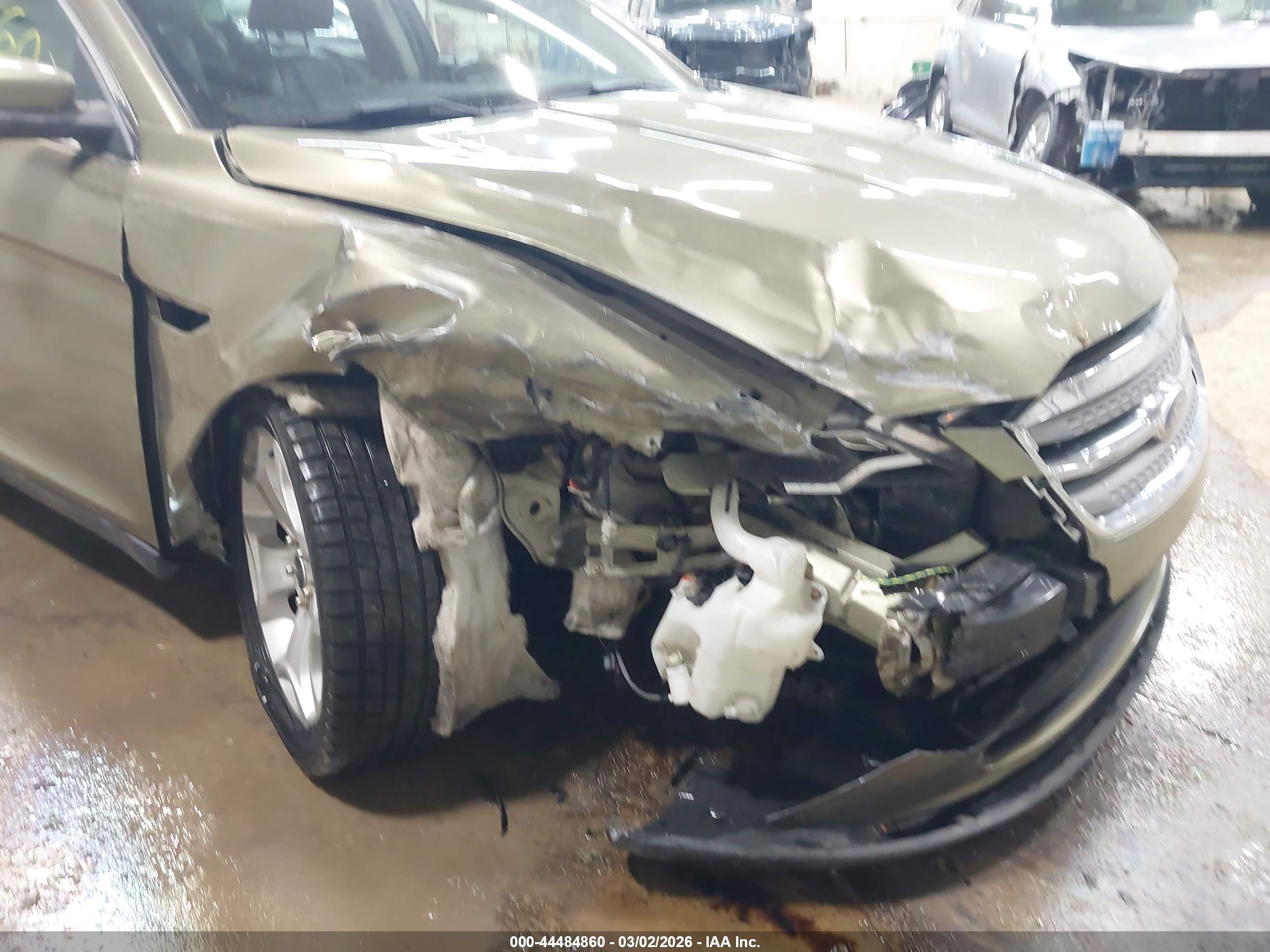 FORD TAURUS image 6