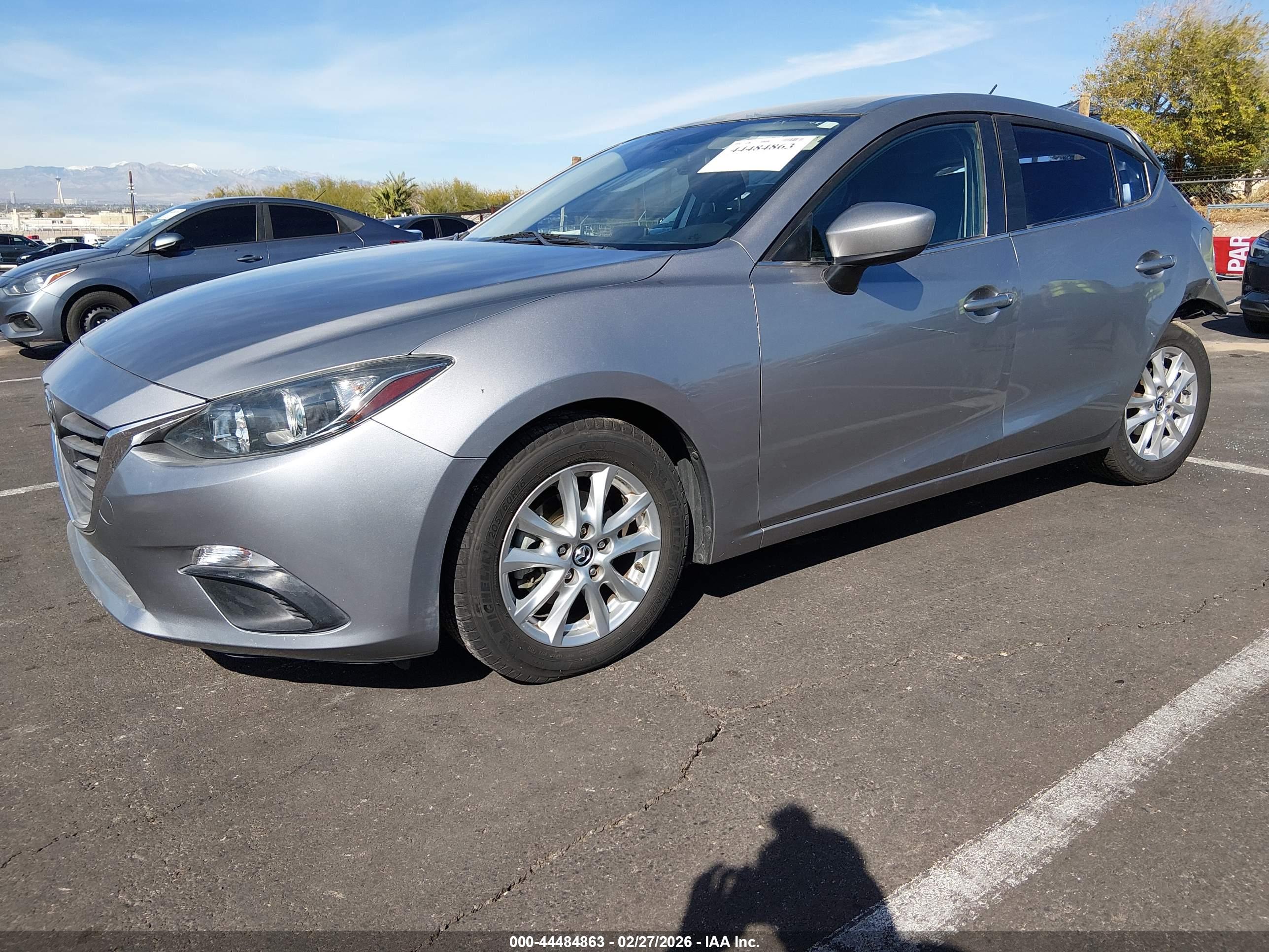 MAZDA MAZDA3 image 2