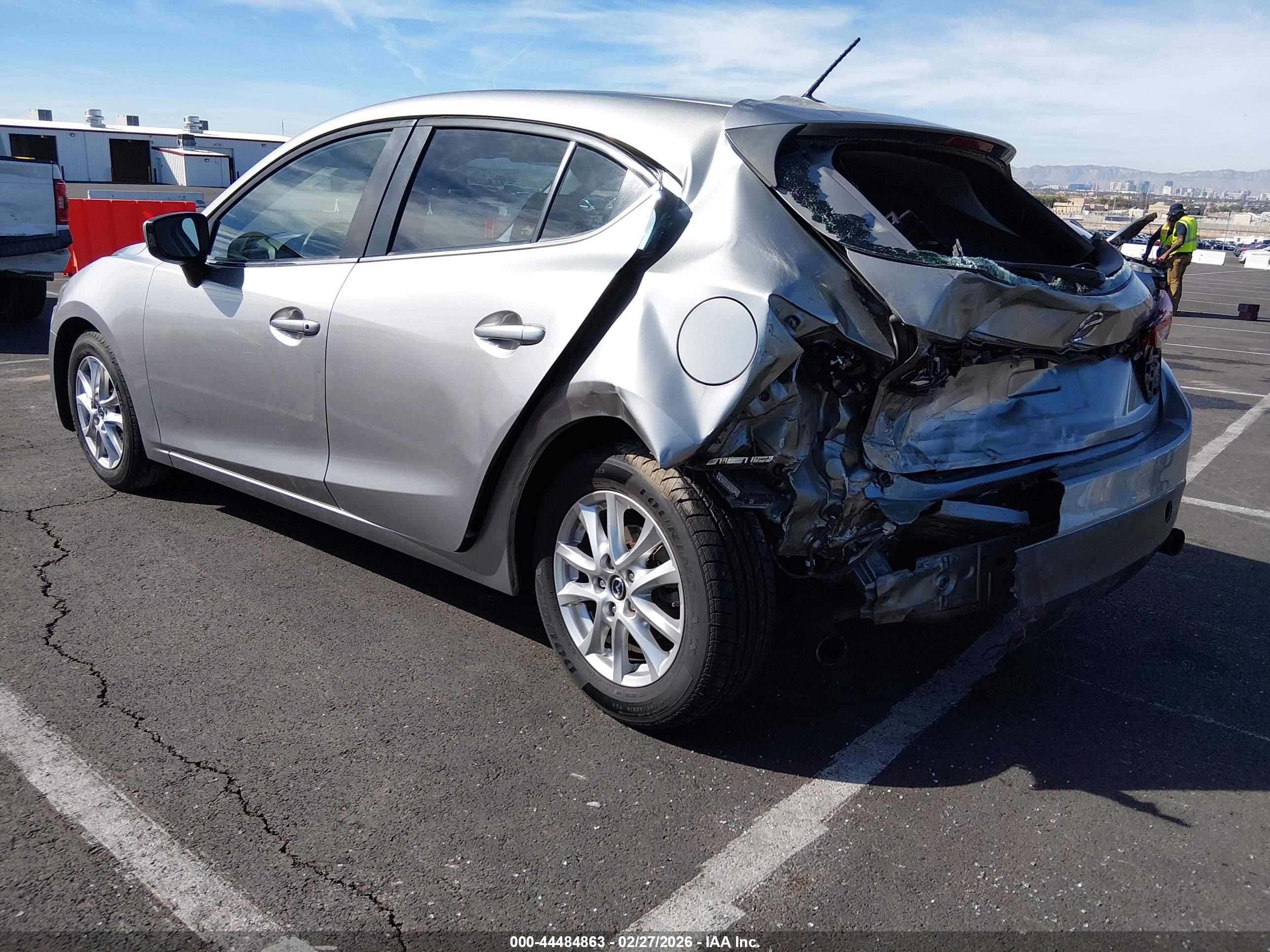 MAZDA MAZDA3 image 3