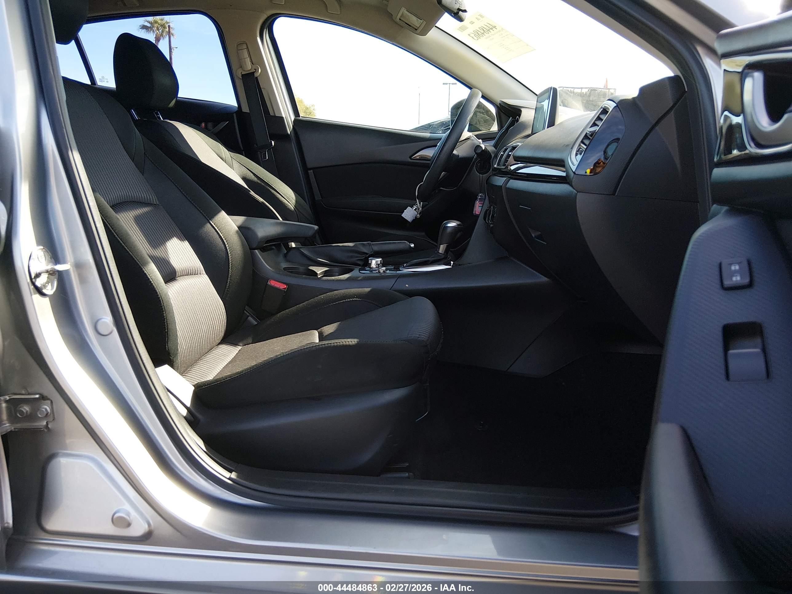 MAZDA MAZDA3 image 5