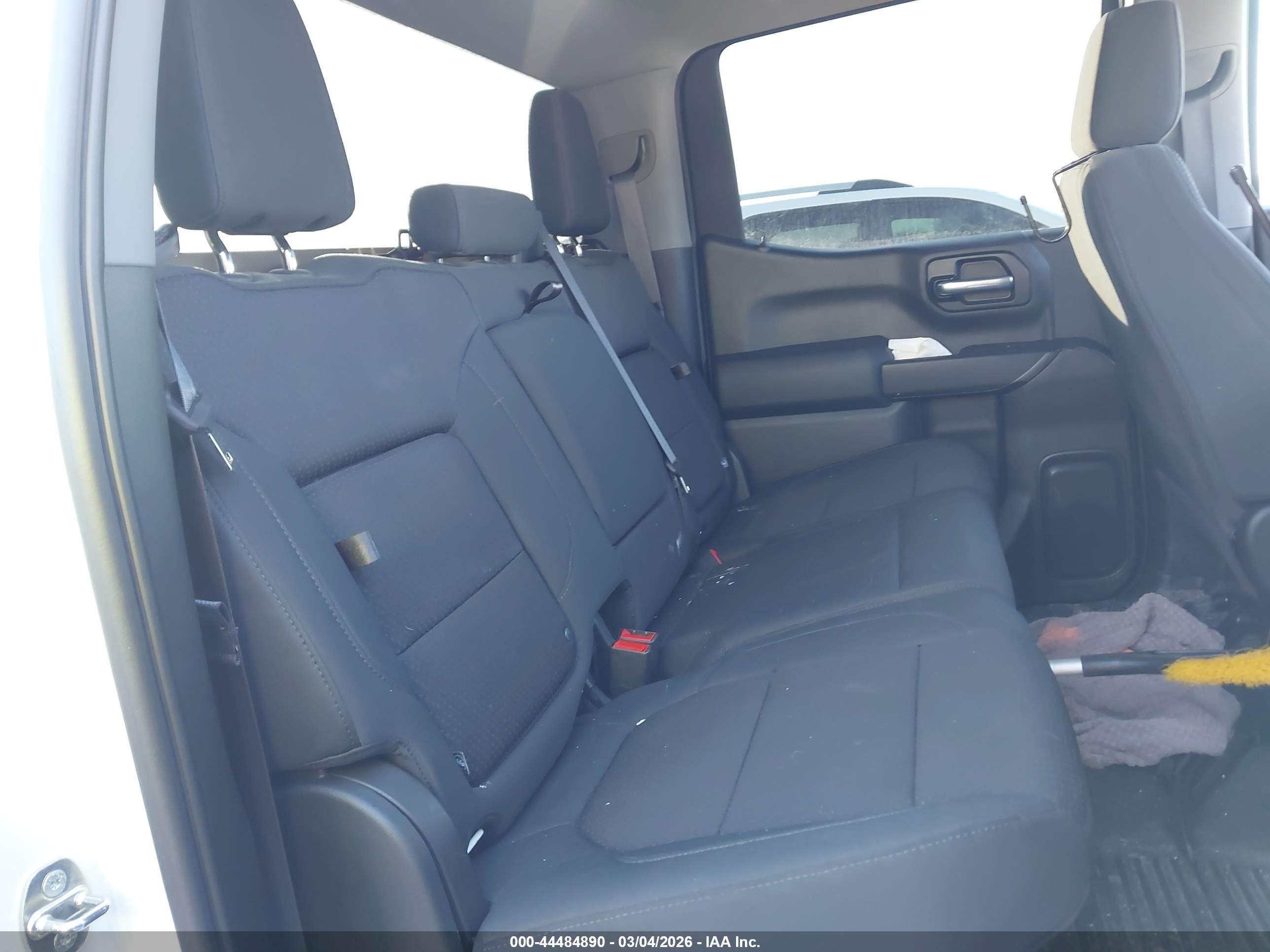 CHEVROLET SILVERADO image 8