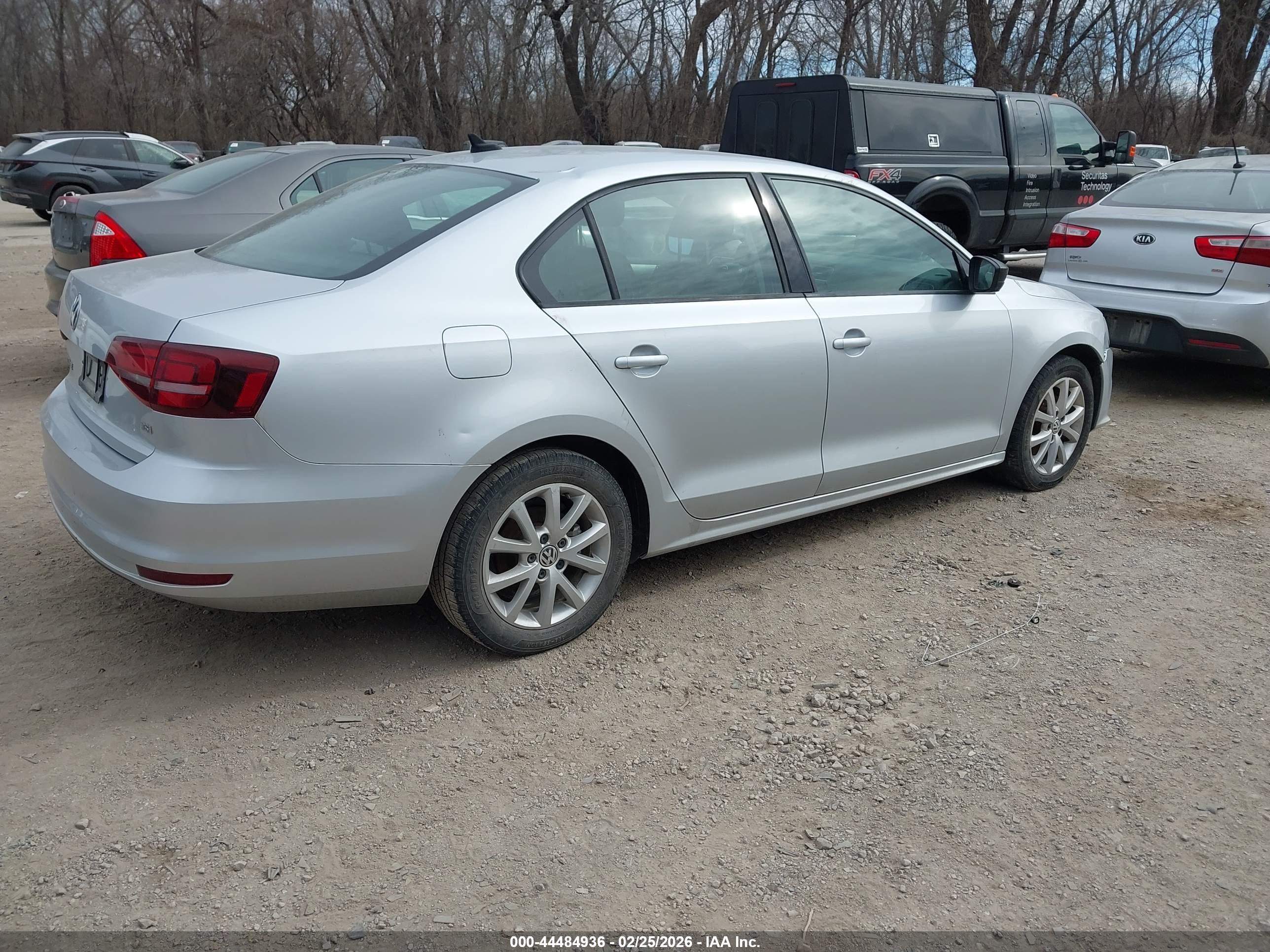 VOLKSWAGEN JETTA image 4