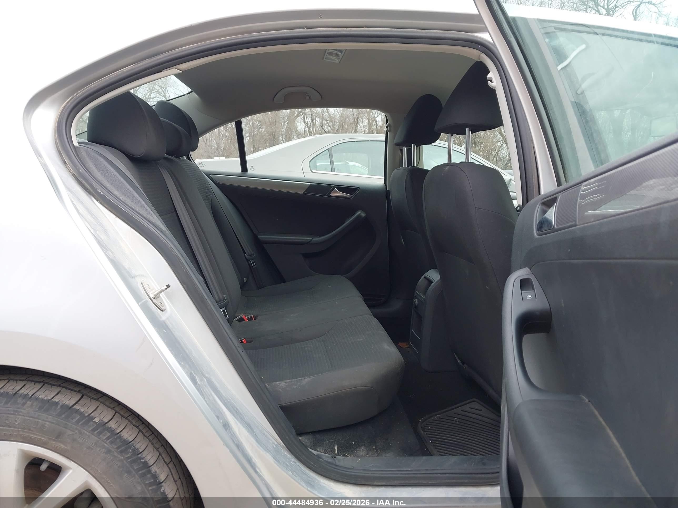 VOLKSWAGEN JETTA image 8