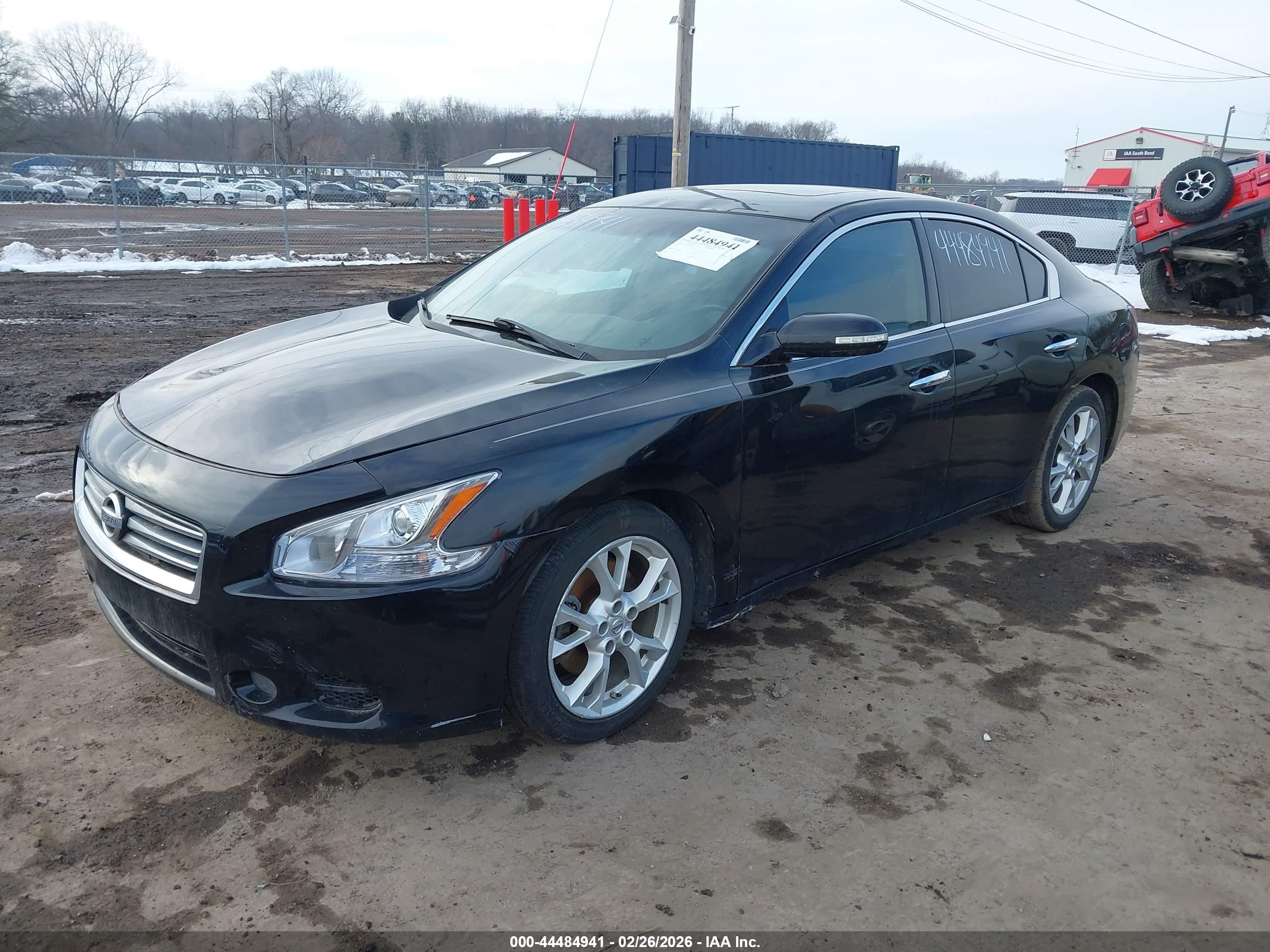 NISSAN MAXIMA image 2