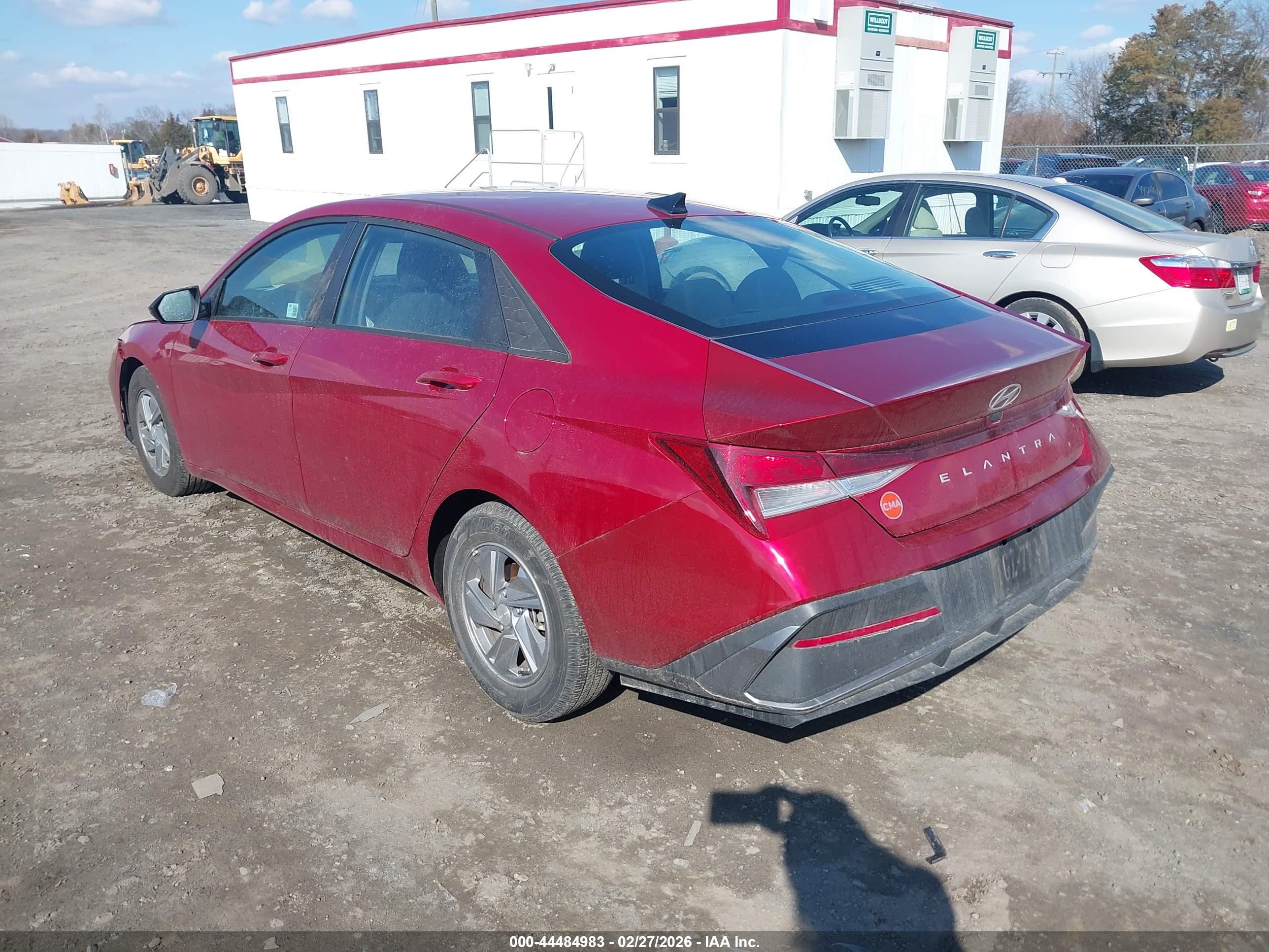 HYUNDAI ELANTRA image 3