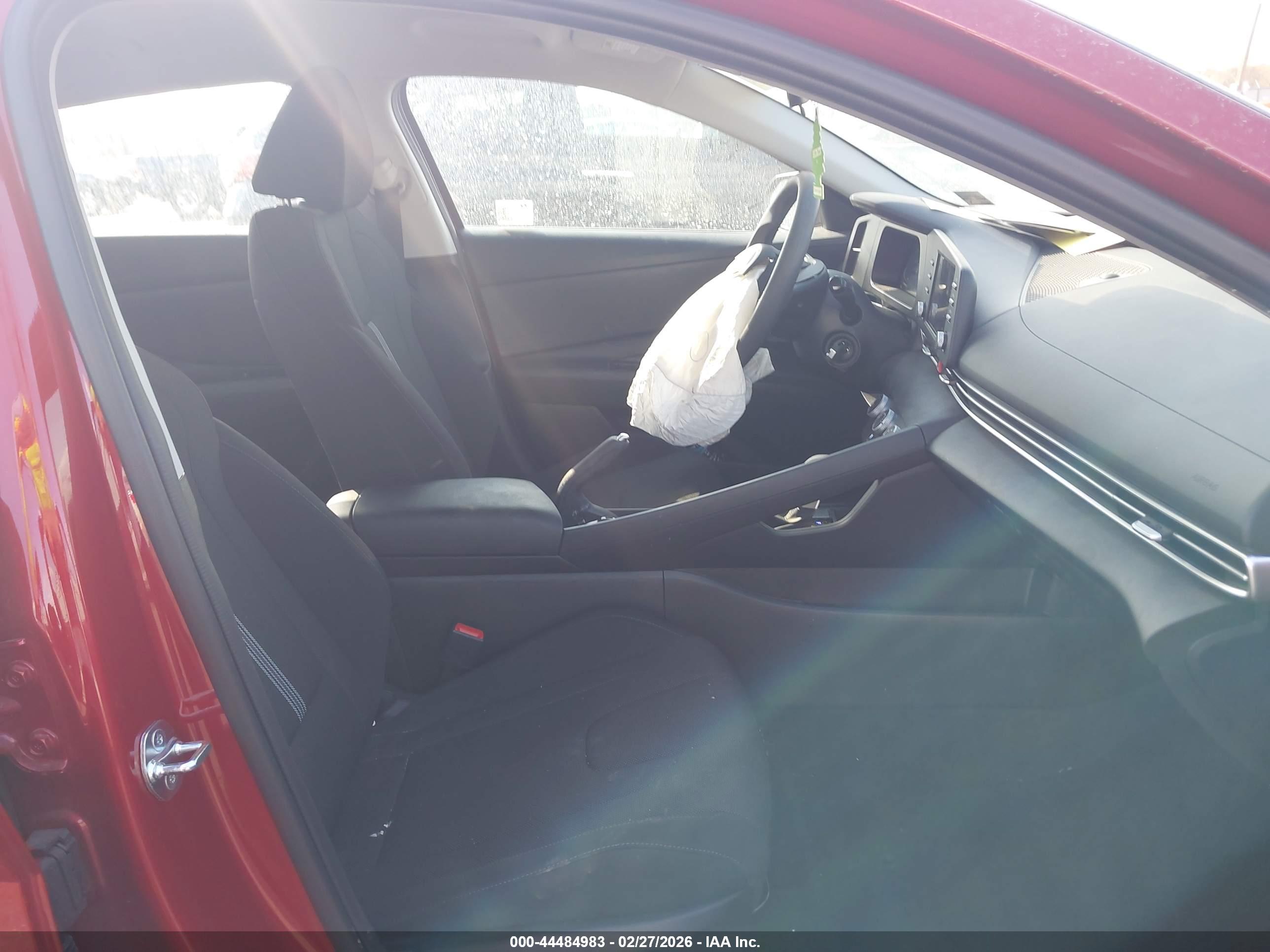 HYUNDAI ELANTRA image 5
