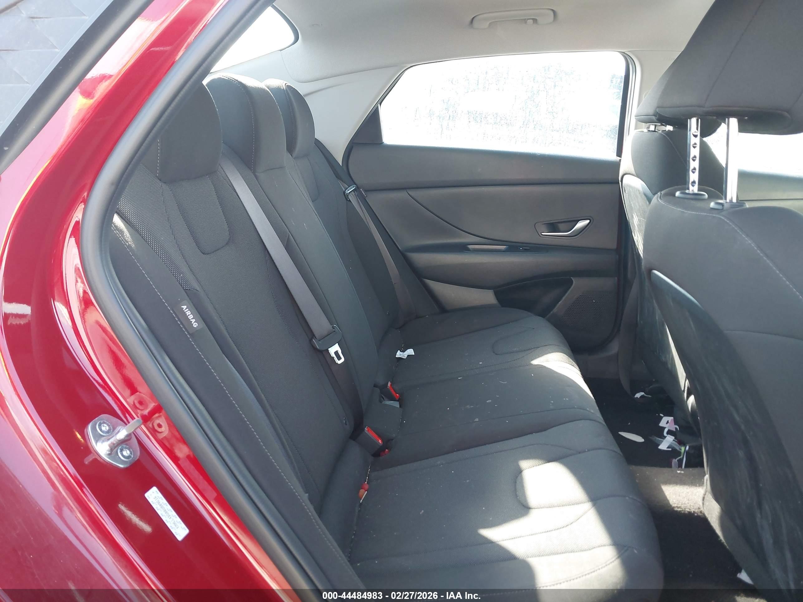 HYUNDAI ELANTRA image 8
