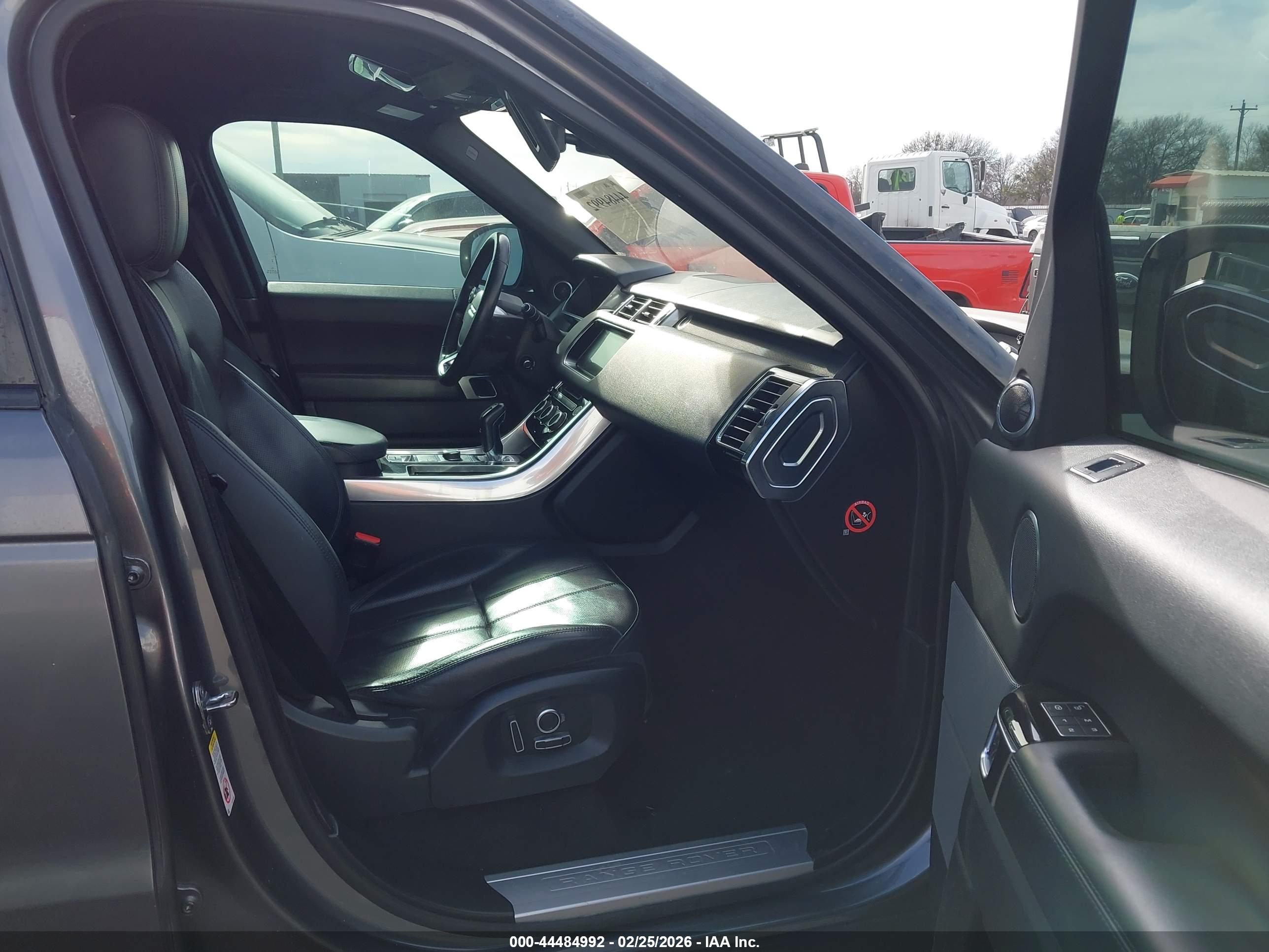 LAND ROVER image 5