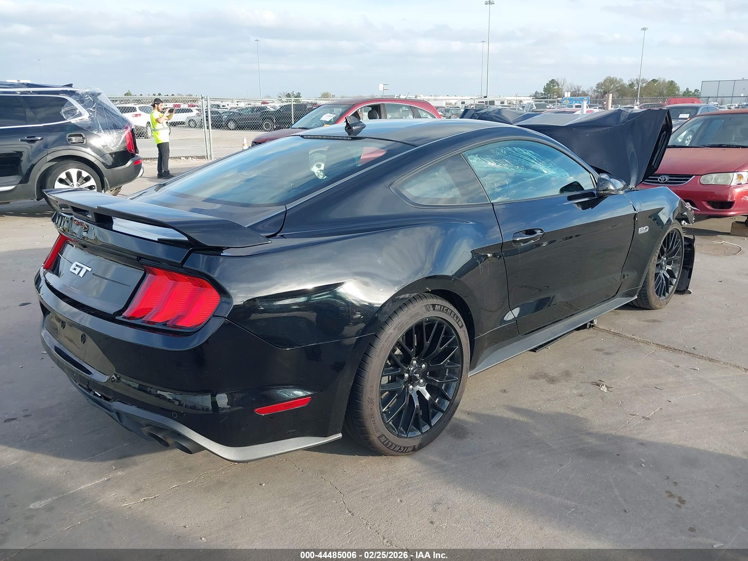 FORD MUSTANG image 4