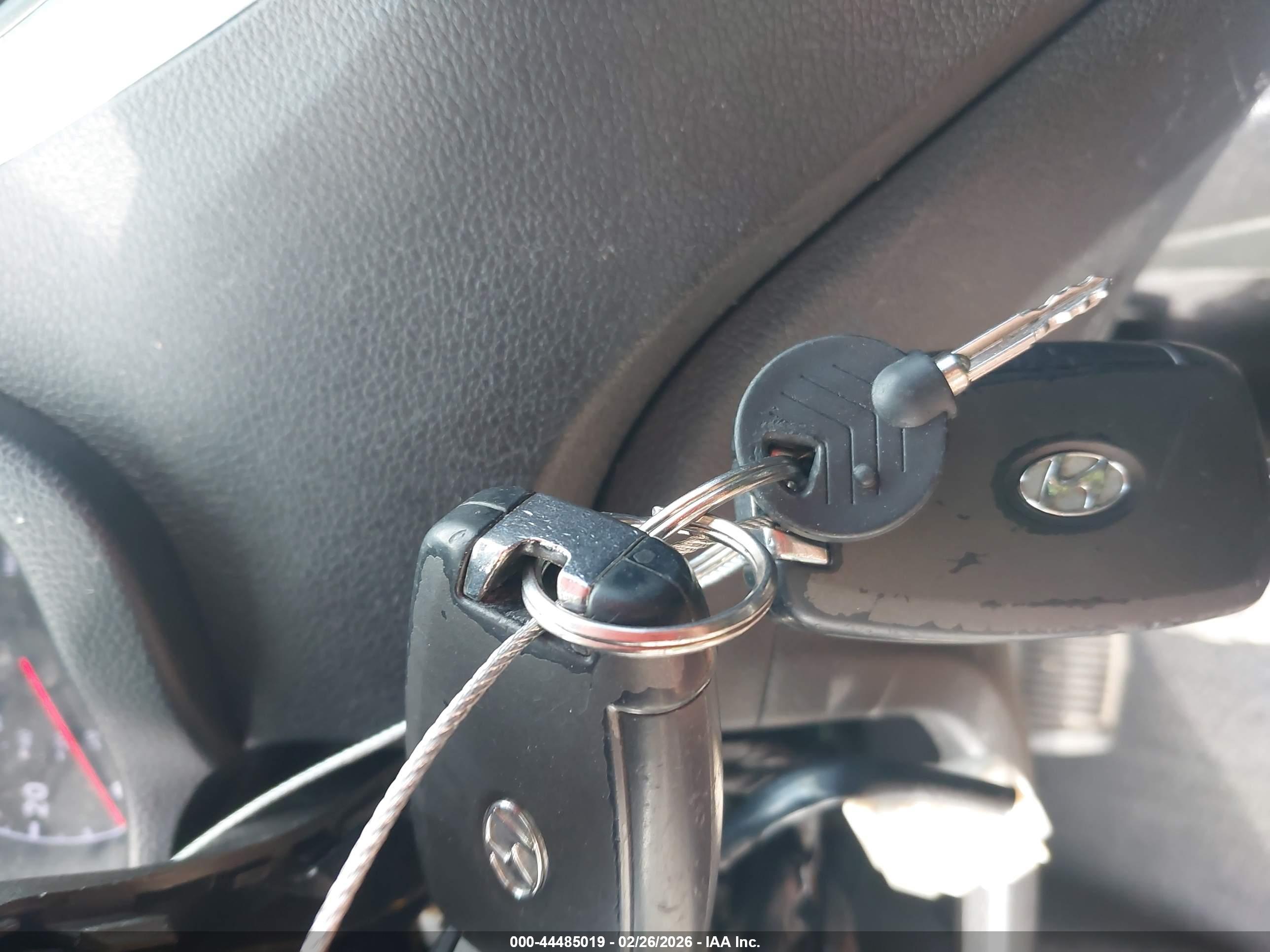 HYUNDAI ACCENT image 11