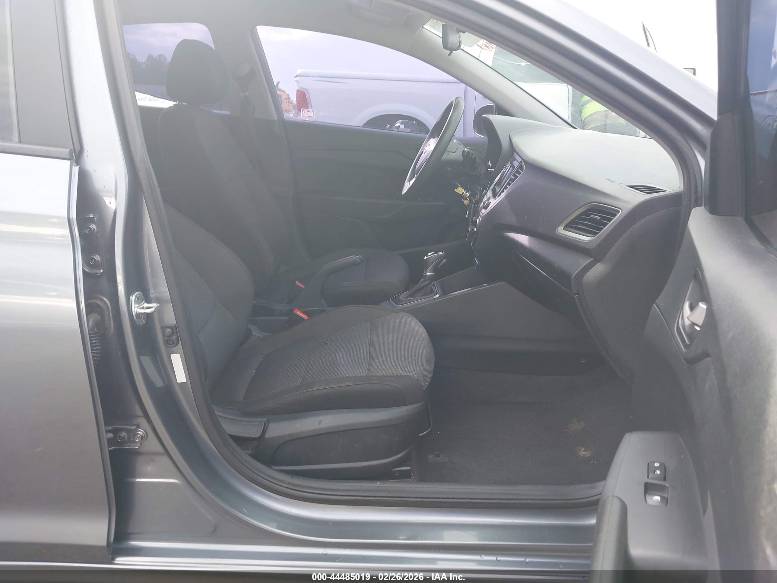 HYUNDAI ACCENT image 5